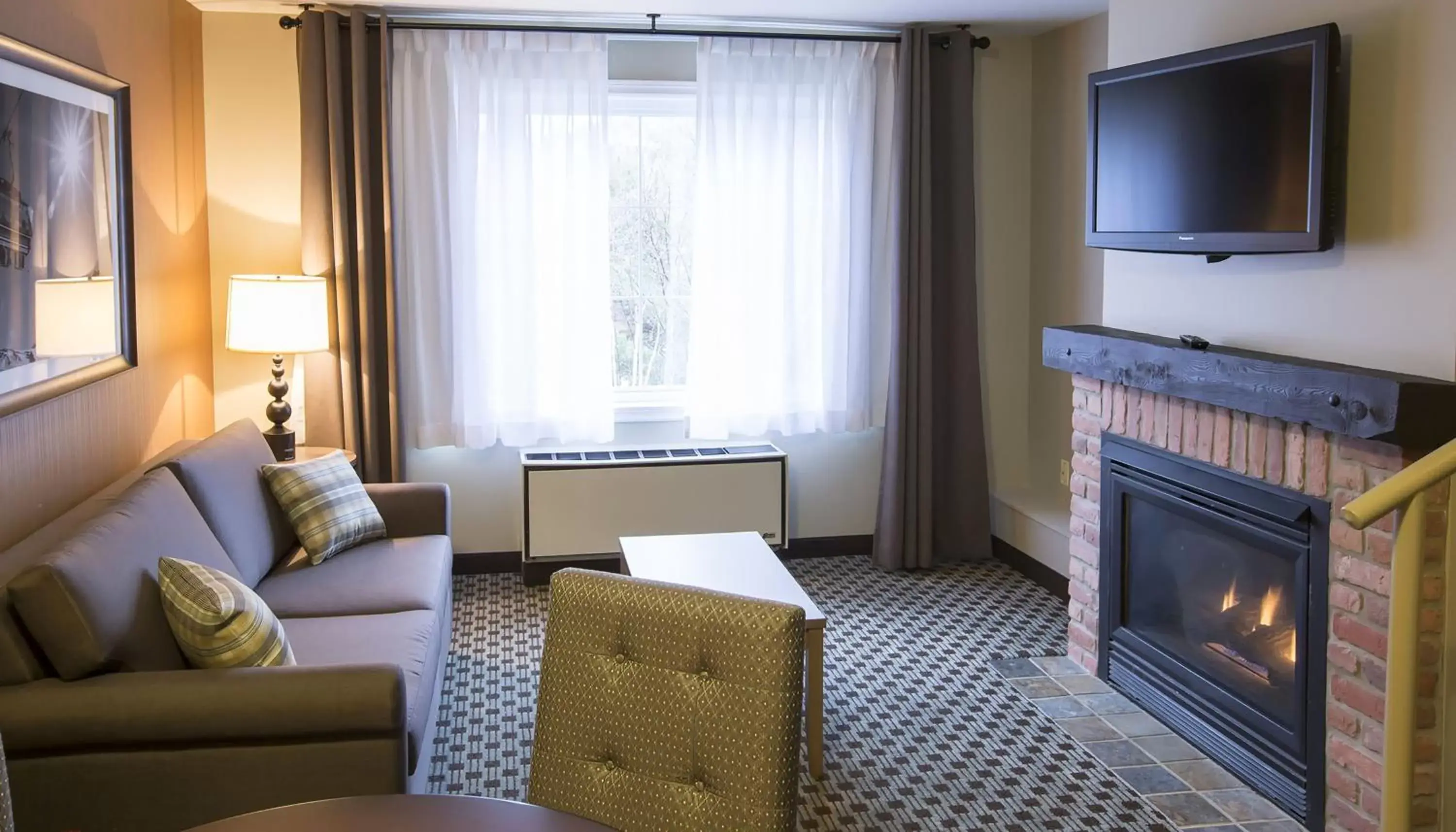 Photo of the whole room, TV/Entertainment Center in Holiday Inn Express & Suites Tremblant, an IHG Hotel