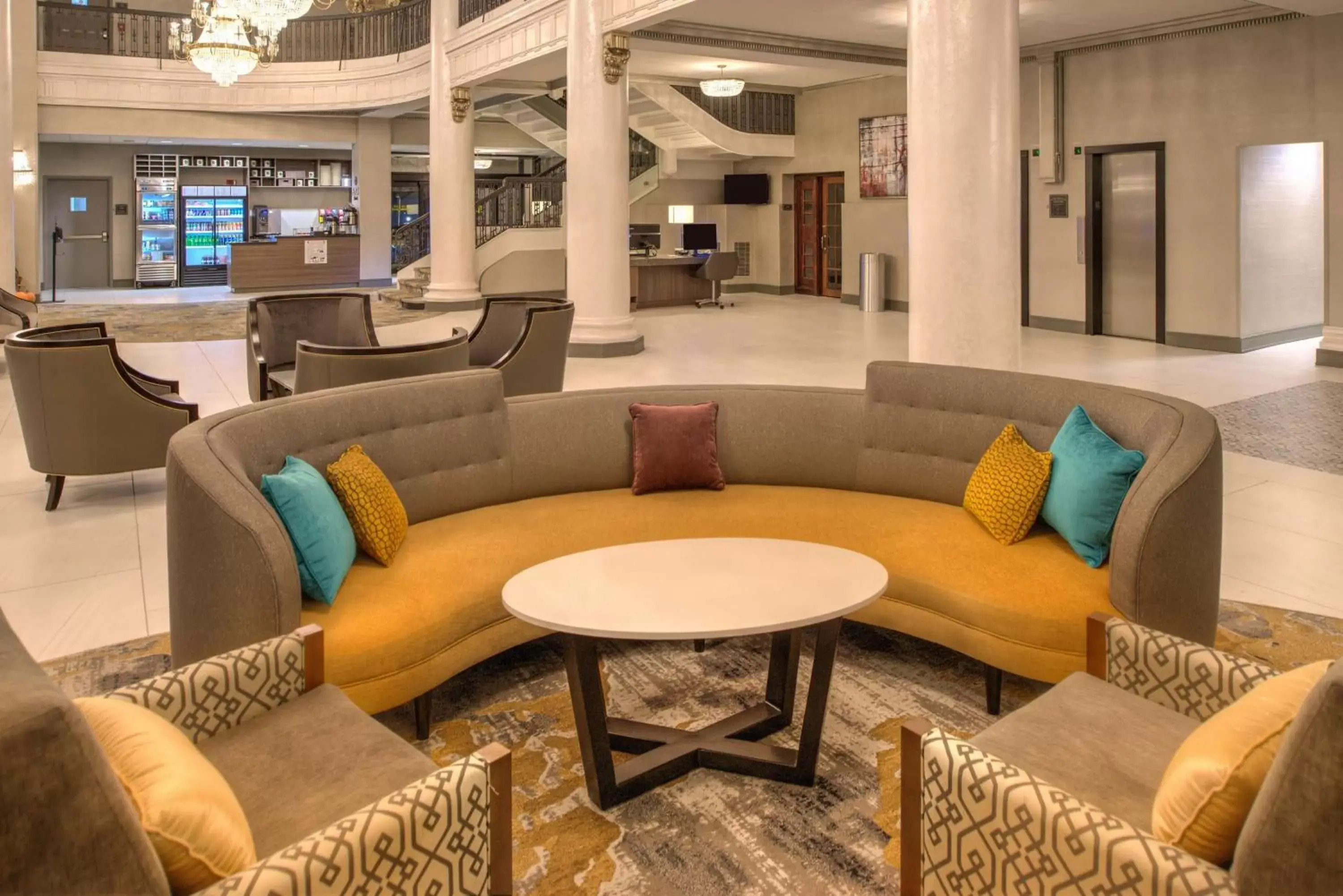 Lobby or reception, Seating Area in DoubleTree by Hilton Utica