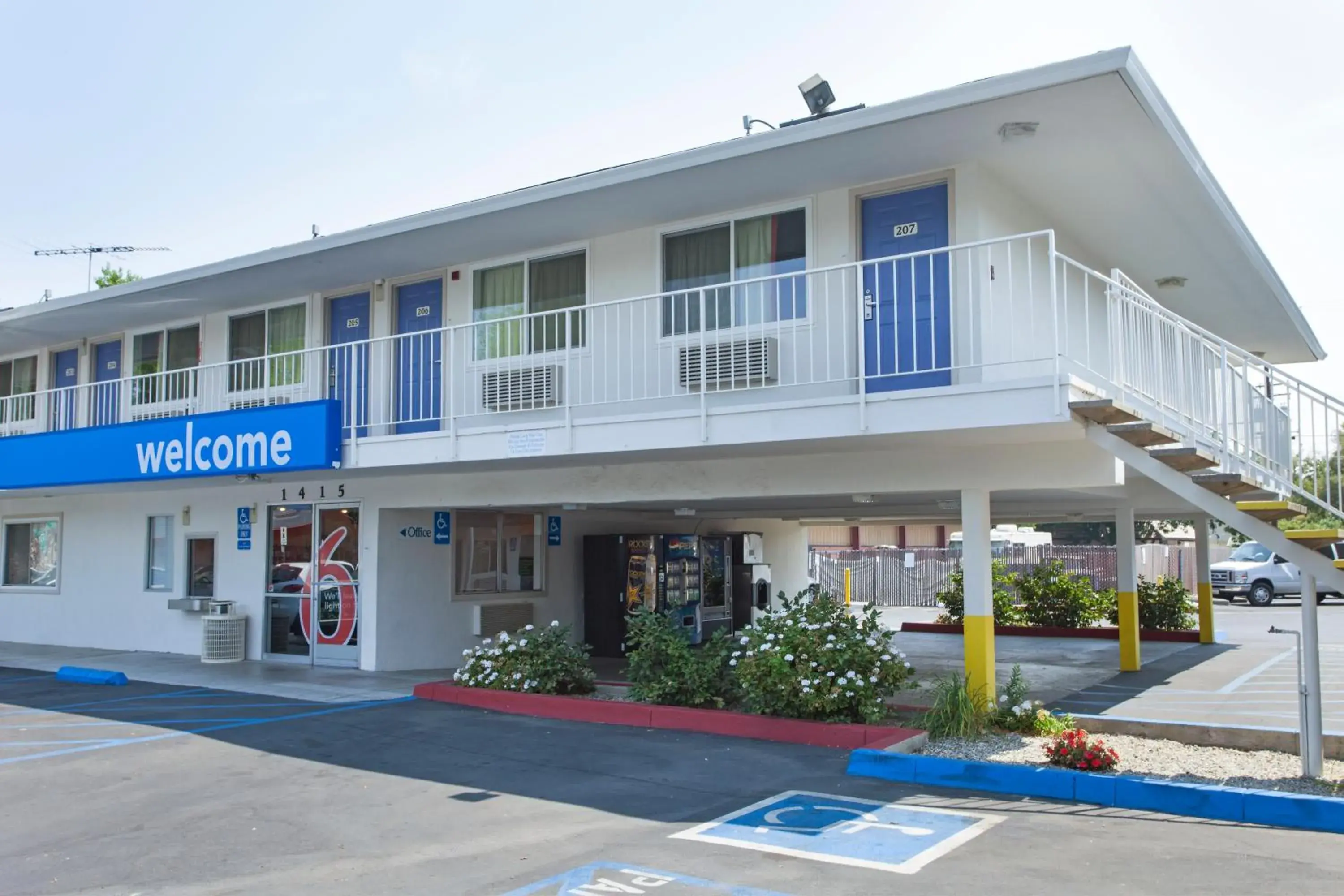 Property Building in Motel 6 Sacremento, Ca - Downton