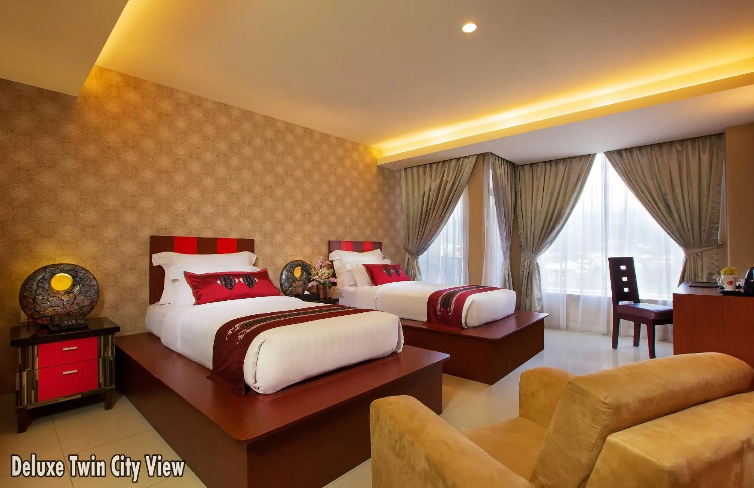 Bed in Lion Hotel & Plaza