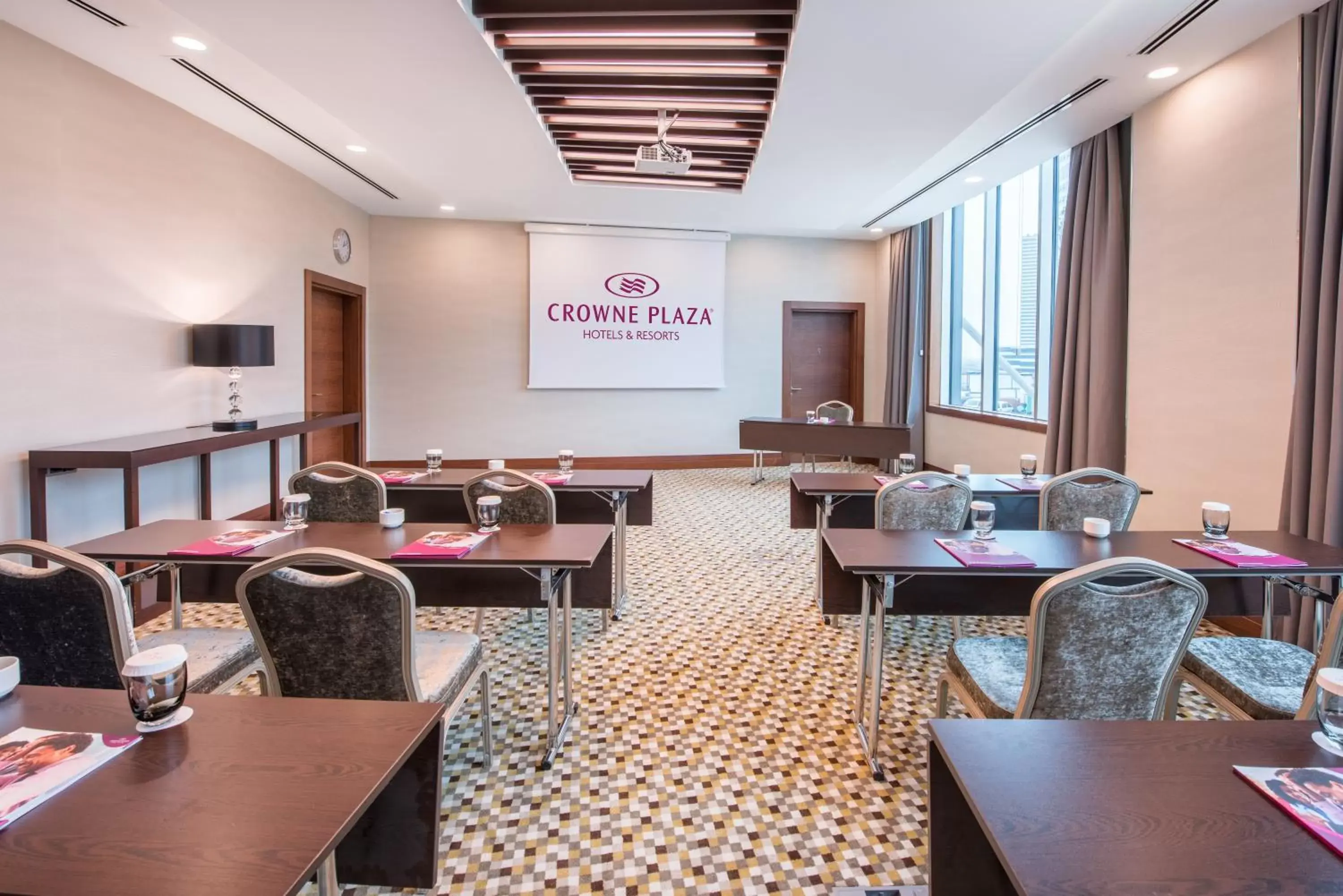 Meeting/conference room, Business Area/Conference Room in Crowne Plaza Istanbul Oryapark, an IHG Hotel