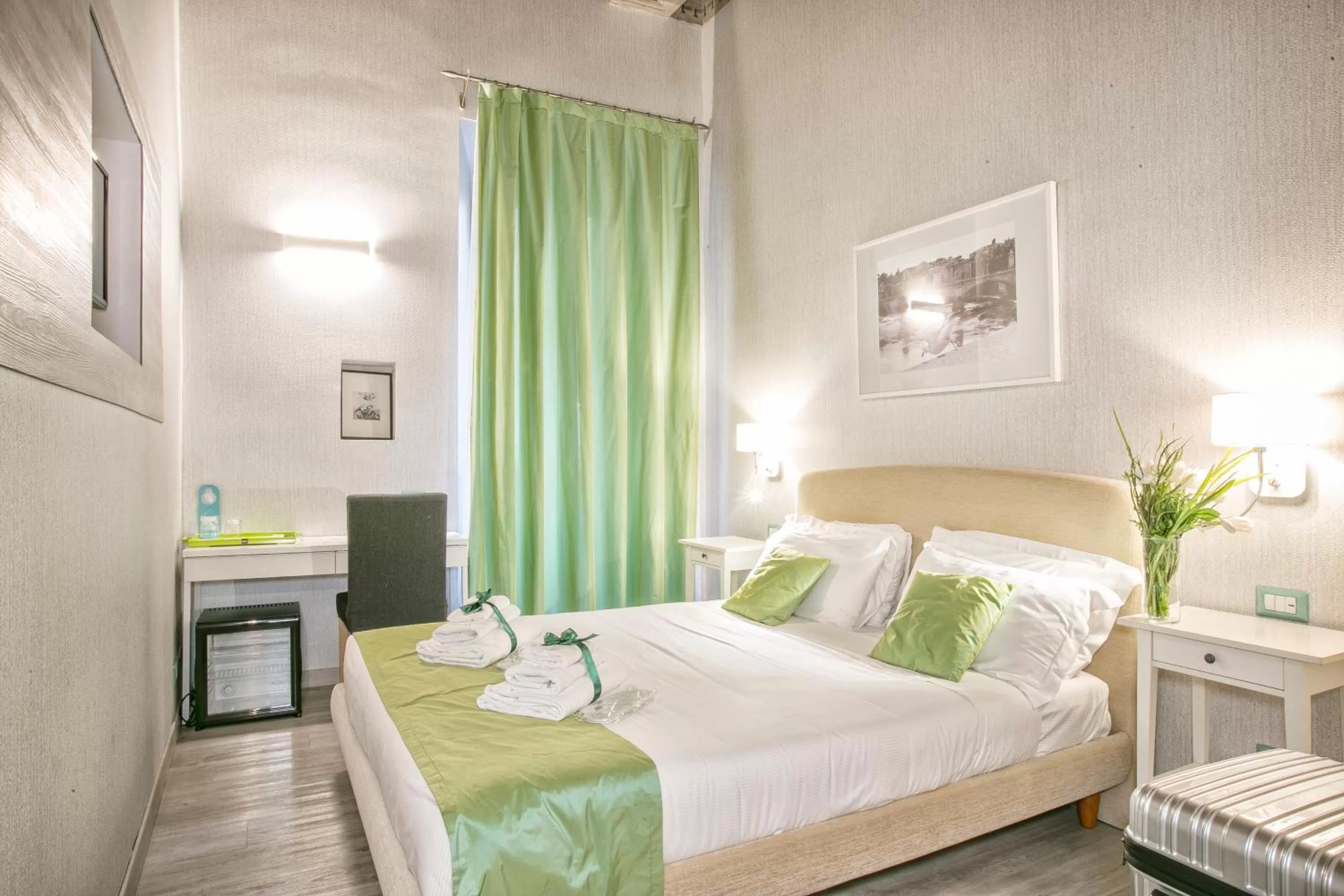 Photo of the whole room, Bed in History Suite