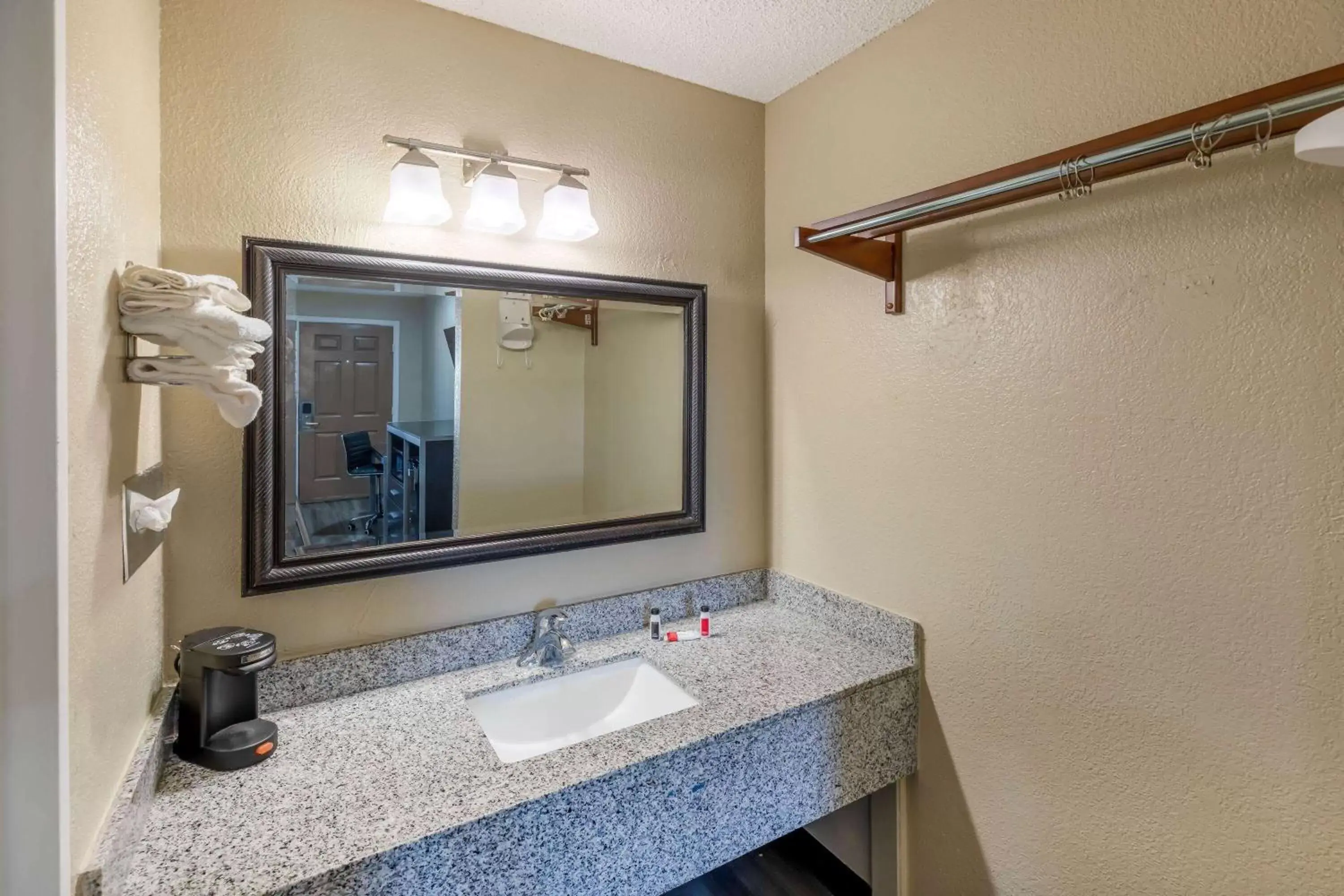 TV and multimedia, Bathroom in Super 8 by Wyndham Tulsa/Arpt/St Fairgrounds