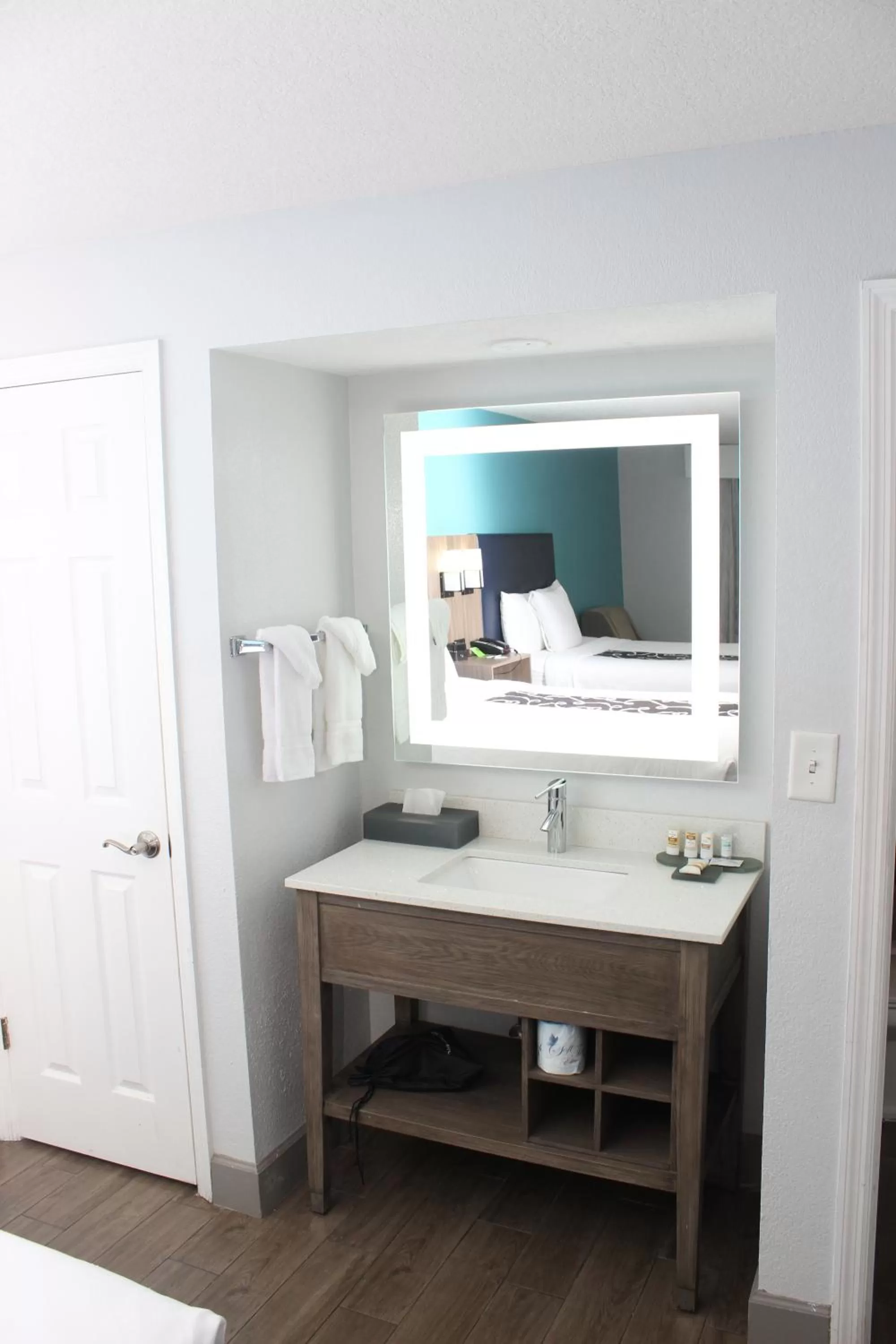 Bathroom, Bed in La Quinta by Wyndham Oceanfront Daytona Beach