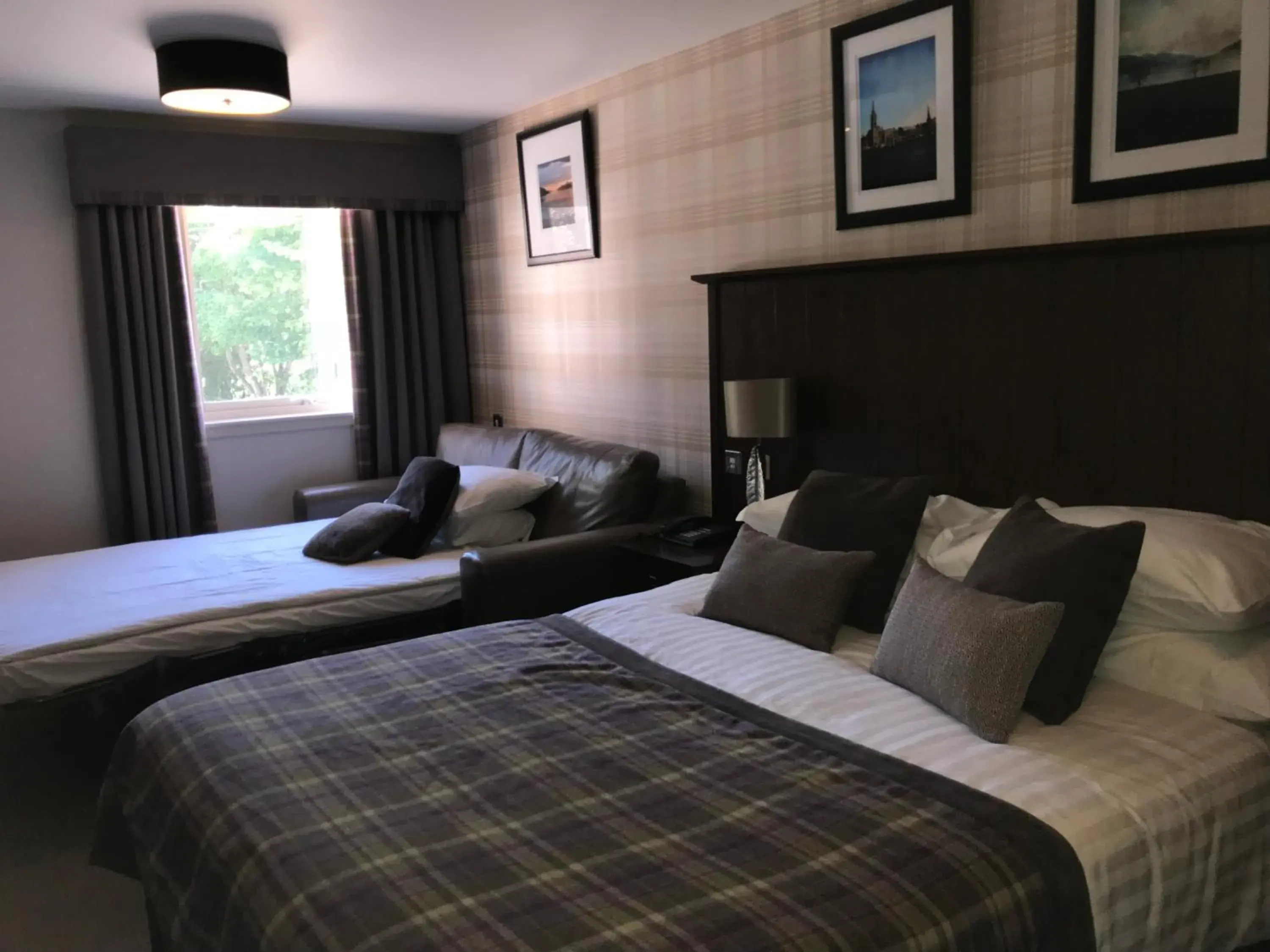 Bedroom, Bed in Beaufort Hotel