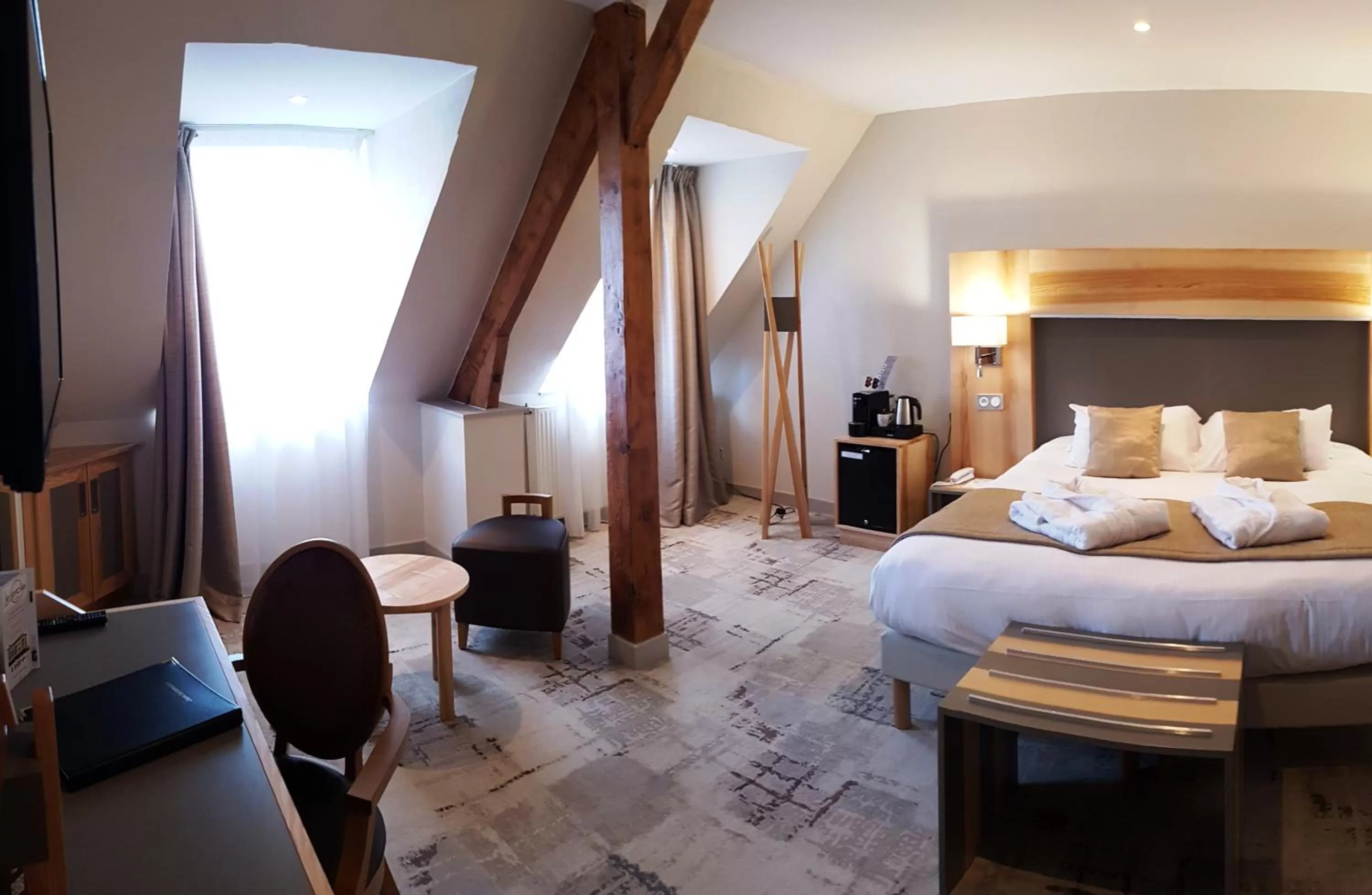 Photo of the whole room, Bed in Hotel Le Cercle