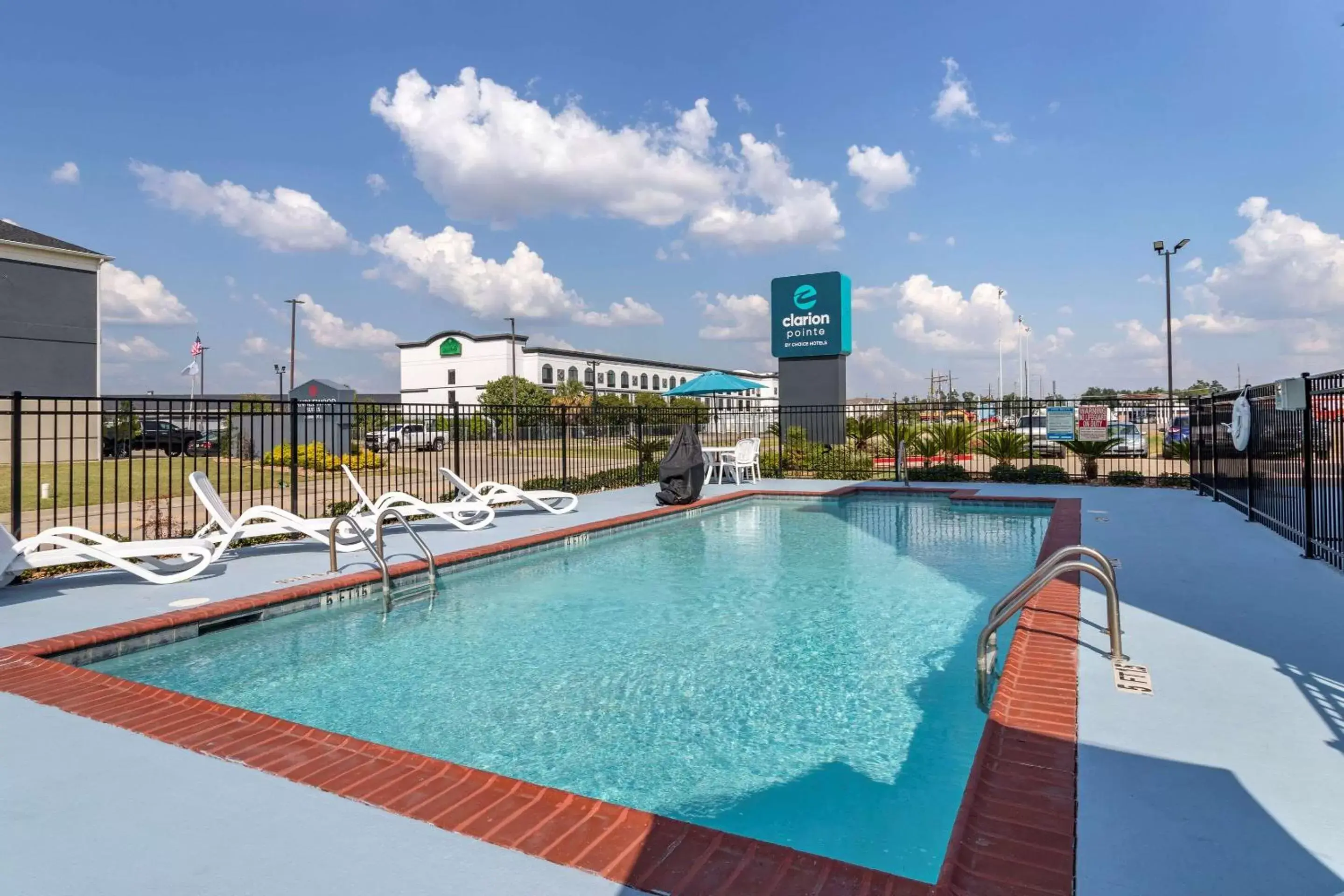 Swimming Pool in Clarion Pointe Sulphur - Lake Charles