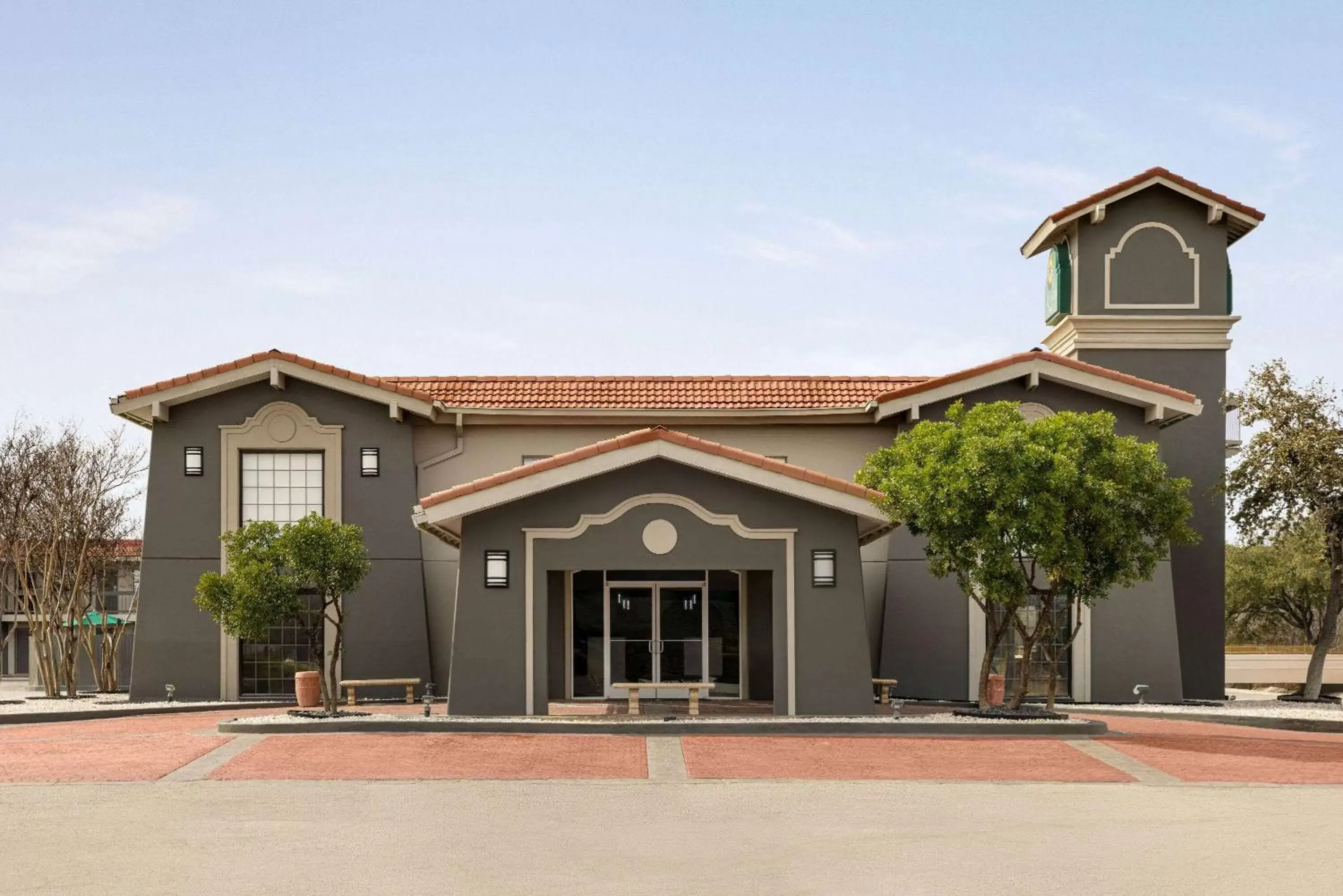 Property Building in La Quinta Inn by Wyndham San Antonio Lackland