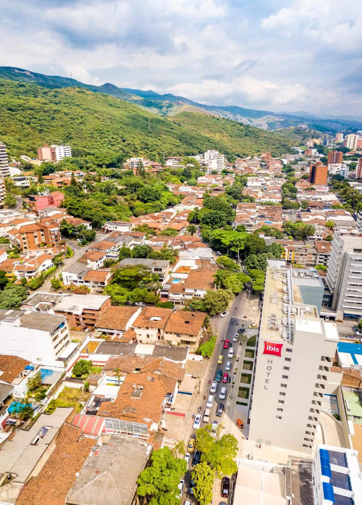 Property building in Hotel Ibis Cali Granada