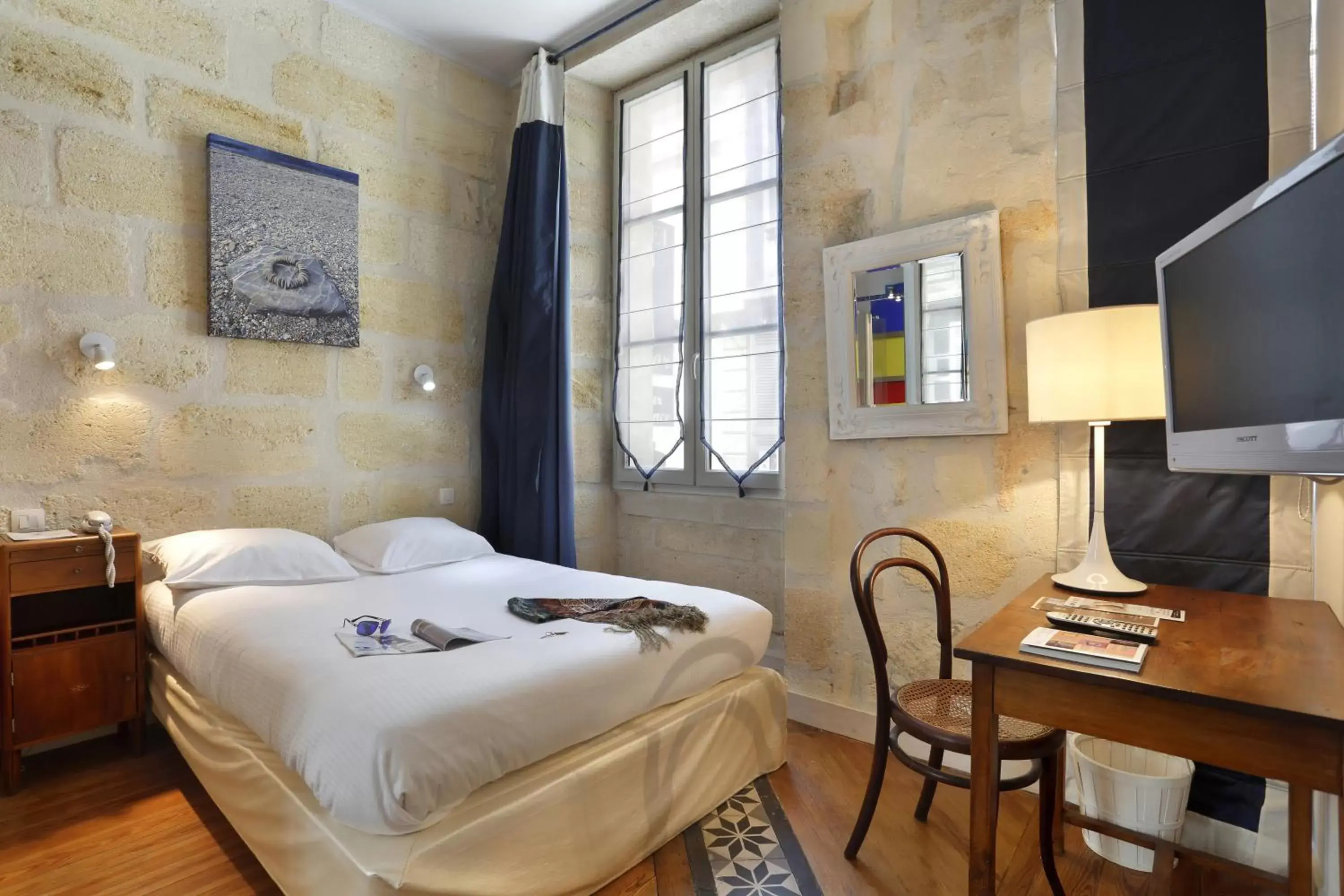 Photo of the whole room, Bed in Hôtel La Tour Intendance