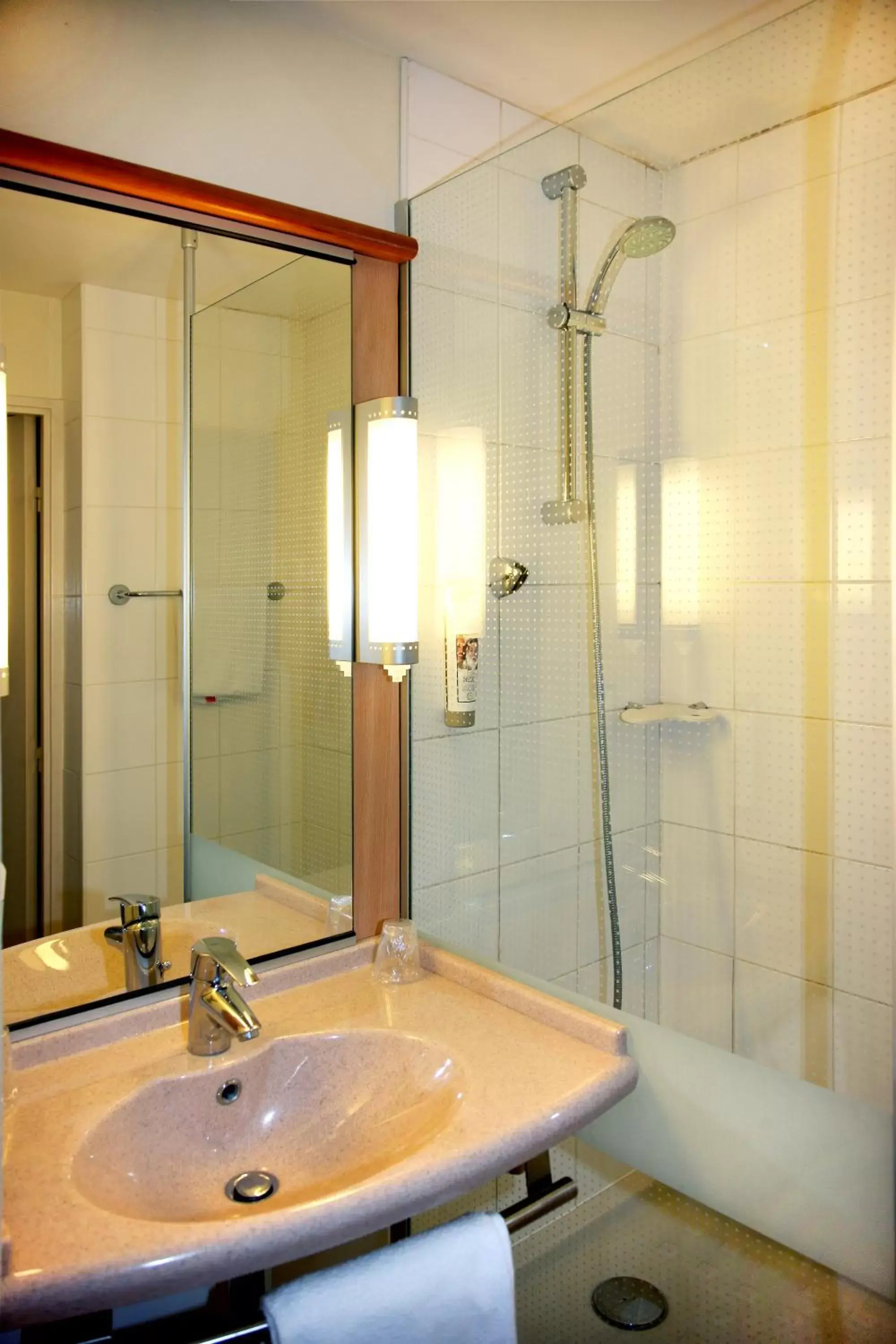 Shower, Bathroom in ibis Poitiers Sud
