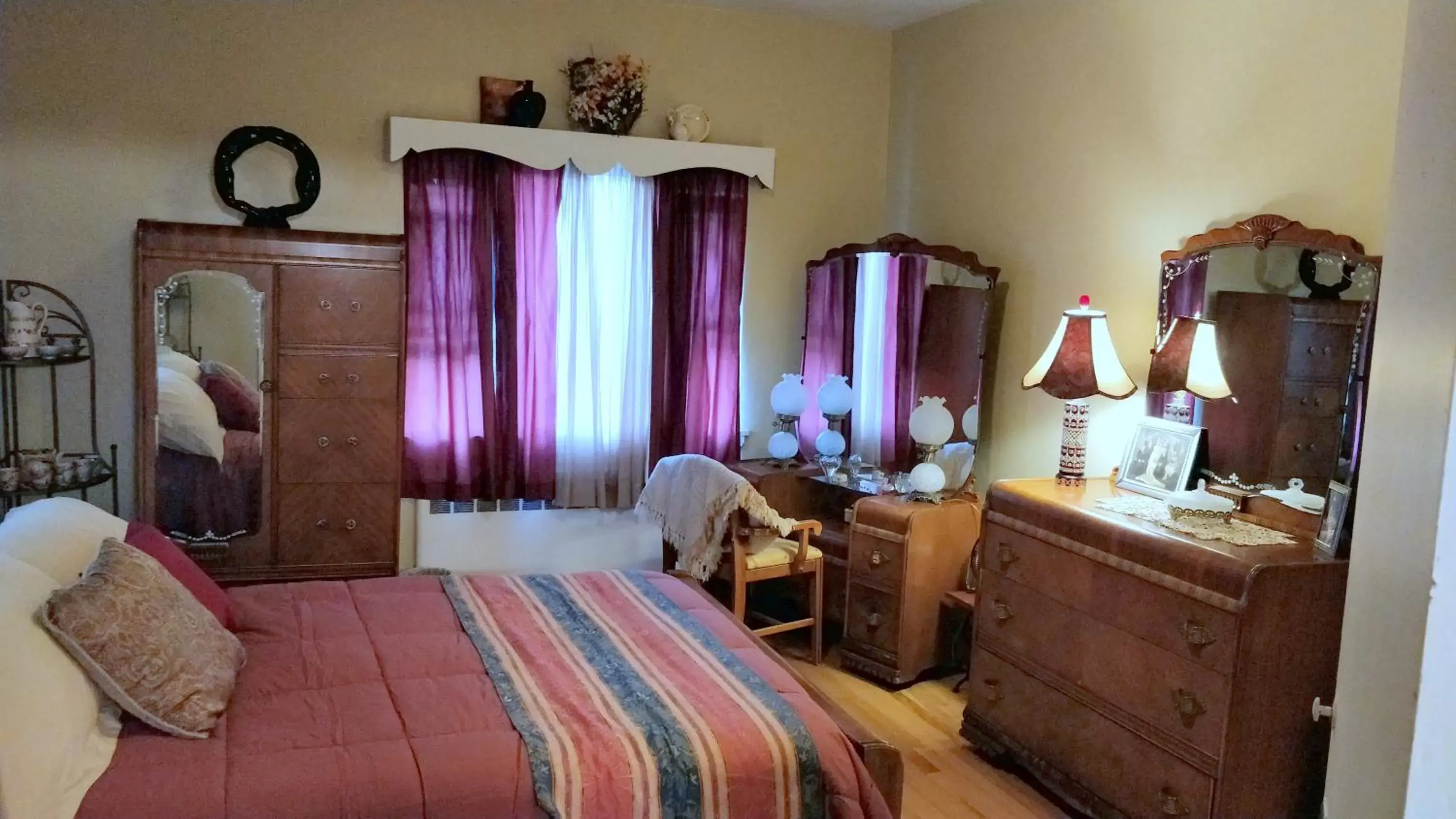 Photo of the whole room in Maurrocks - A Pocono Mountains B&B