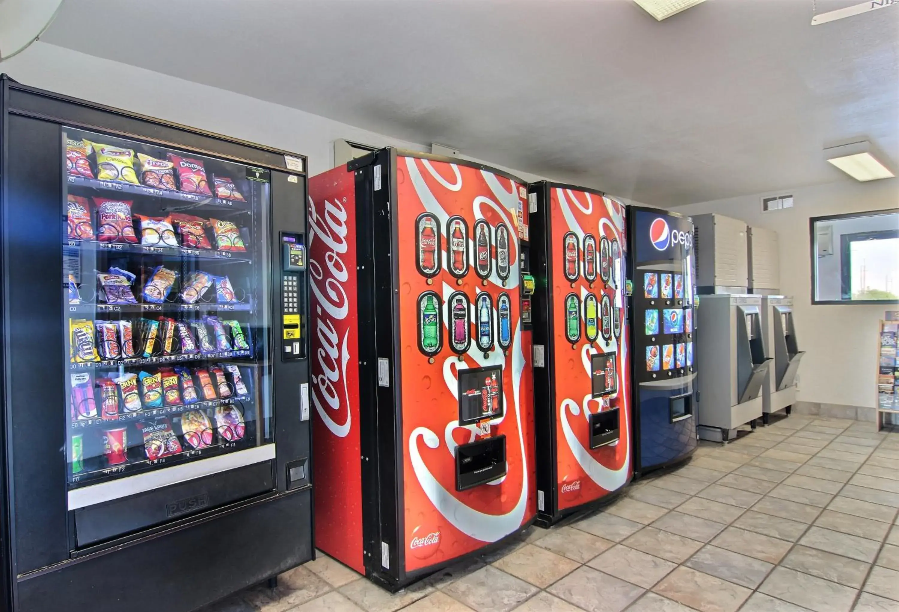 Food and drinks, Supermarket/Shops in Motel 6-Lubbock, TX