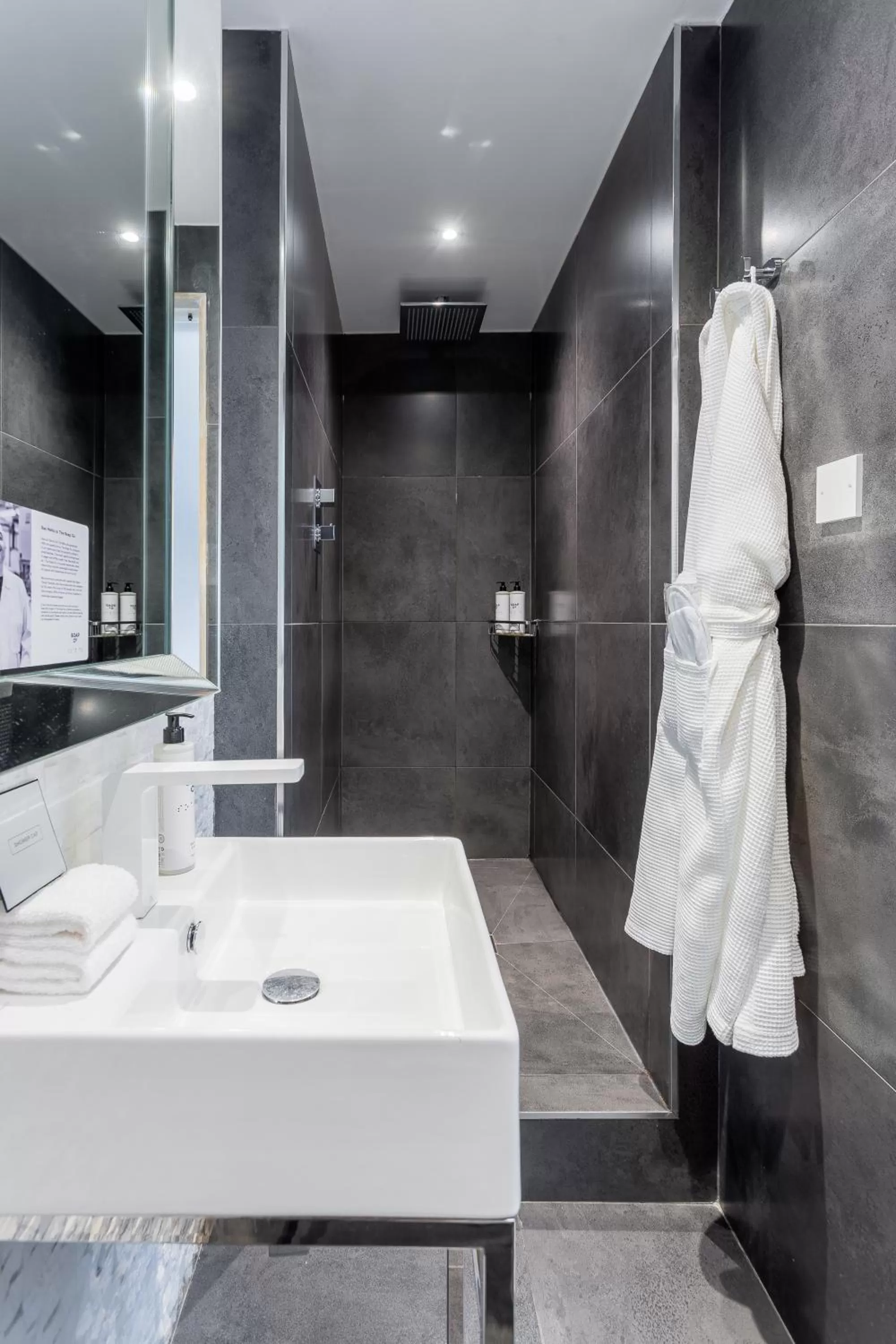 Shower in The Inn on the Mile