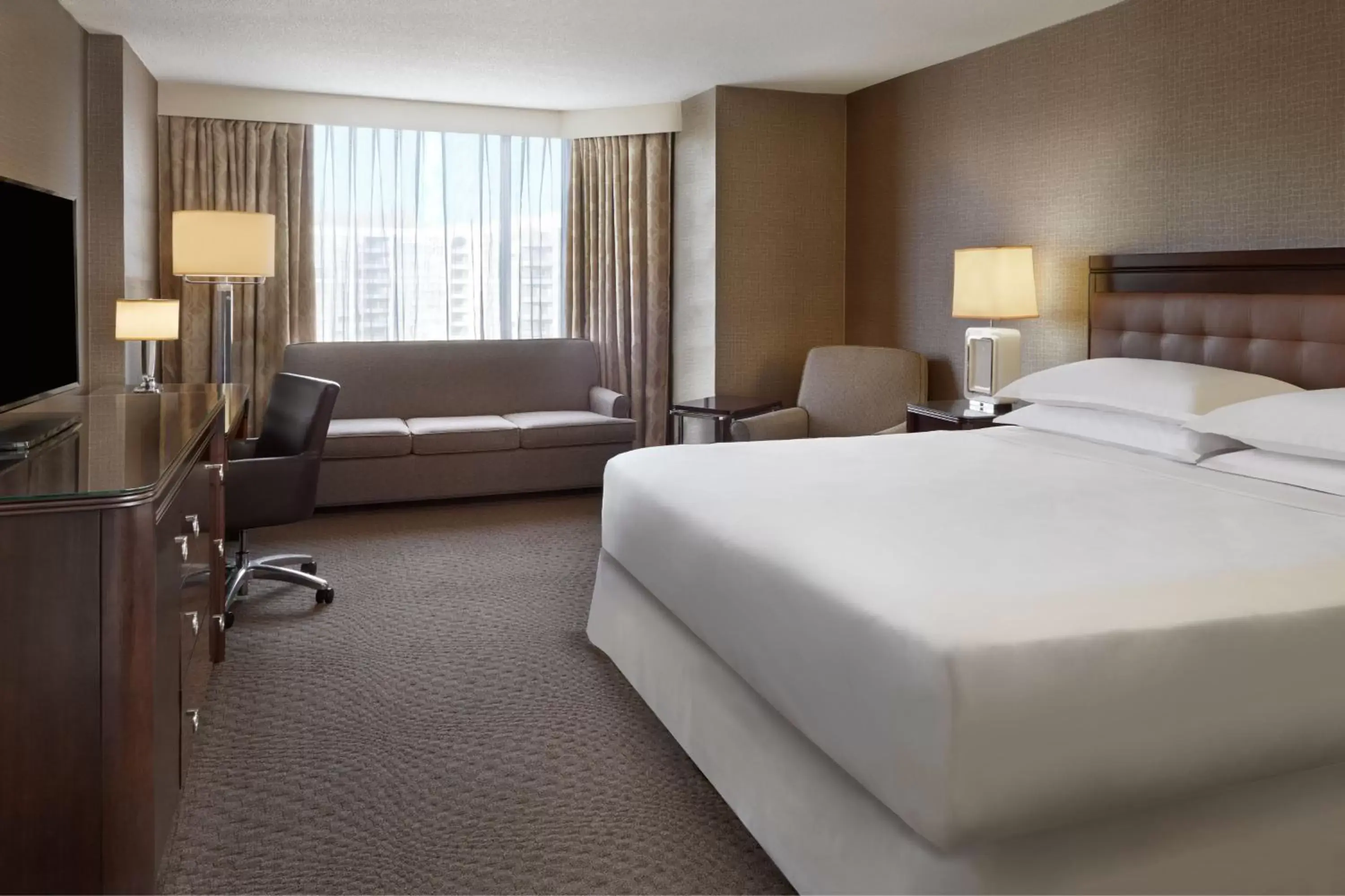 Photo of the whole room in Sheraton Parkway Toronto North Hotel & Suites