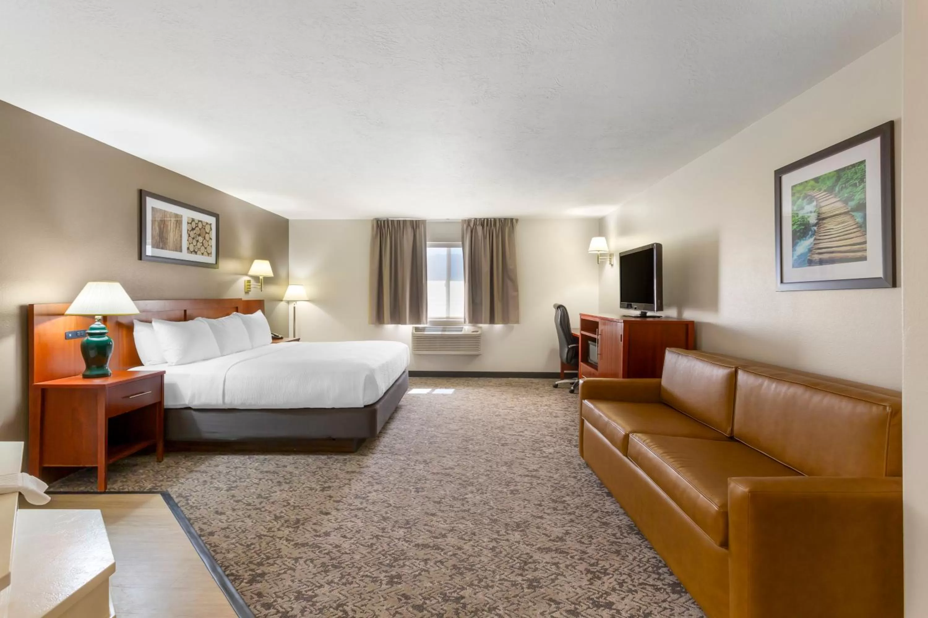 On site, Bed in Quality Inn & Suites Fillmore I-15