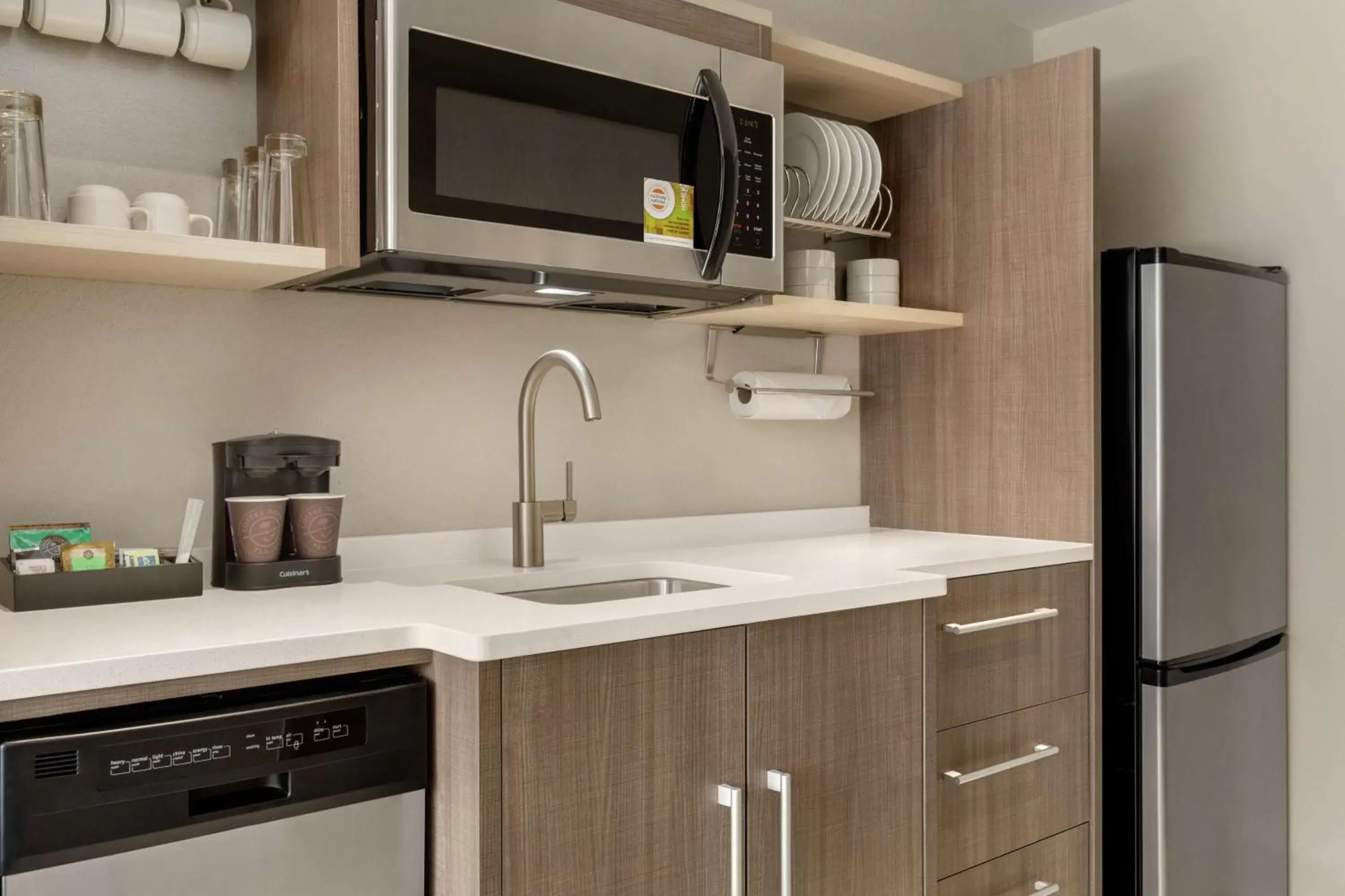 Kitchen or kitchenette, Kitchen/Kitchenette in Home2 Suites By Hilton Chicago River North