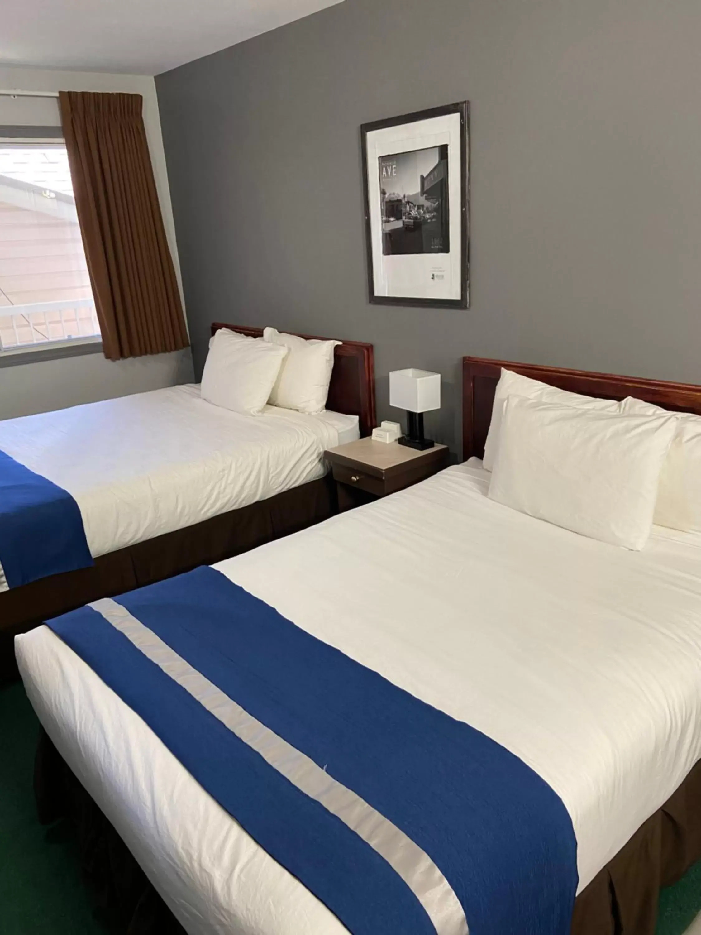 Bed in Monashee Lodge