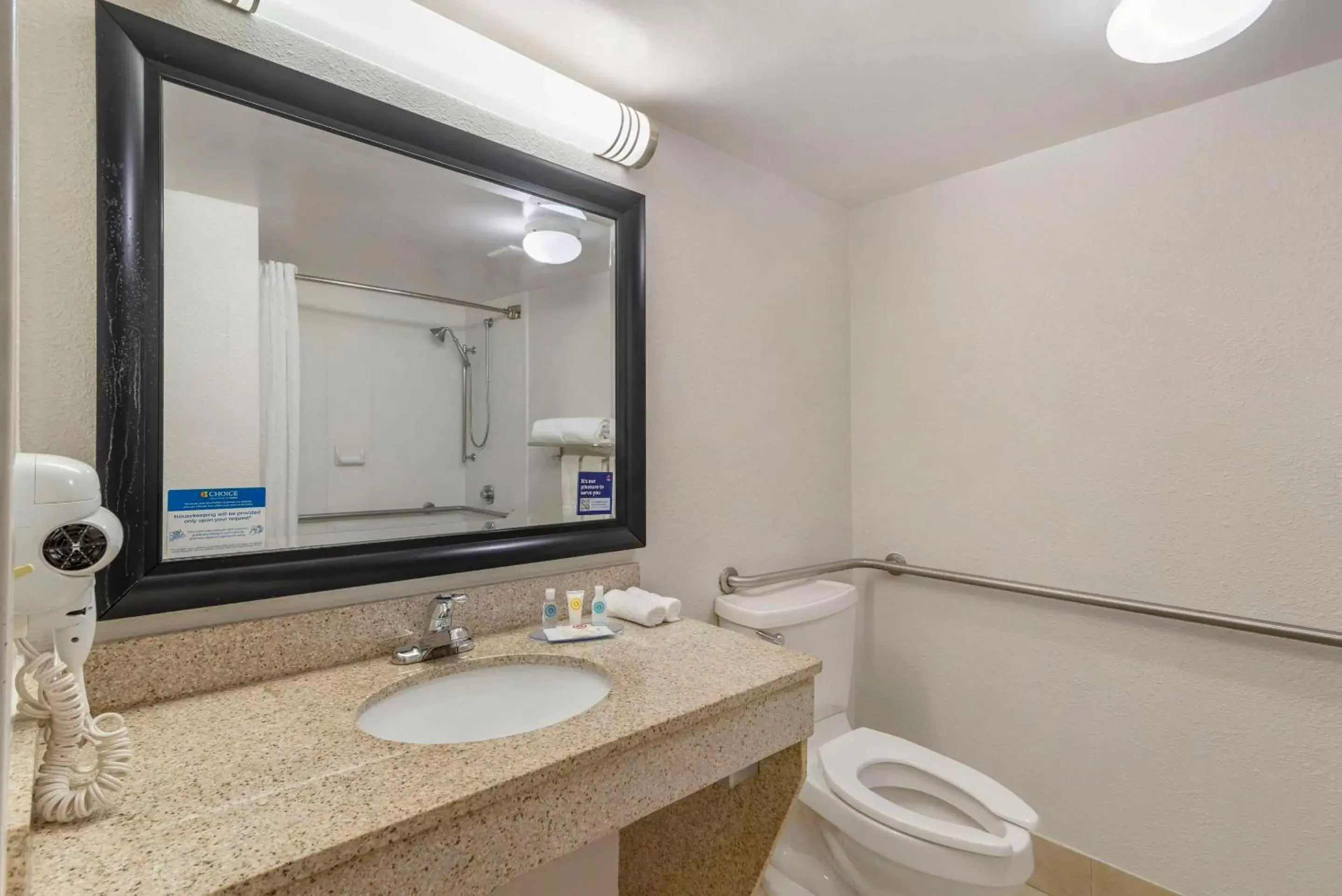 Bedroom, Bathroom in Comfort Inn Alpharetta-Atlanta North