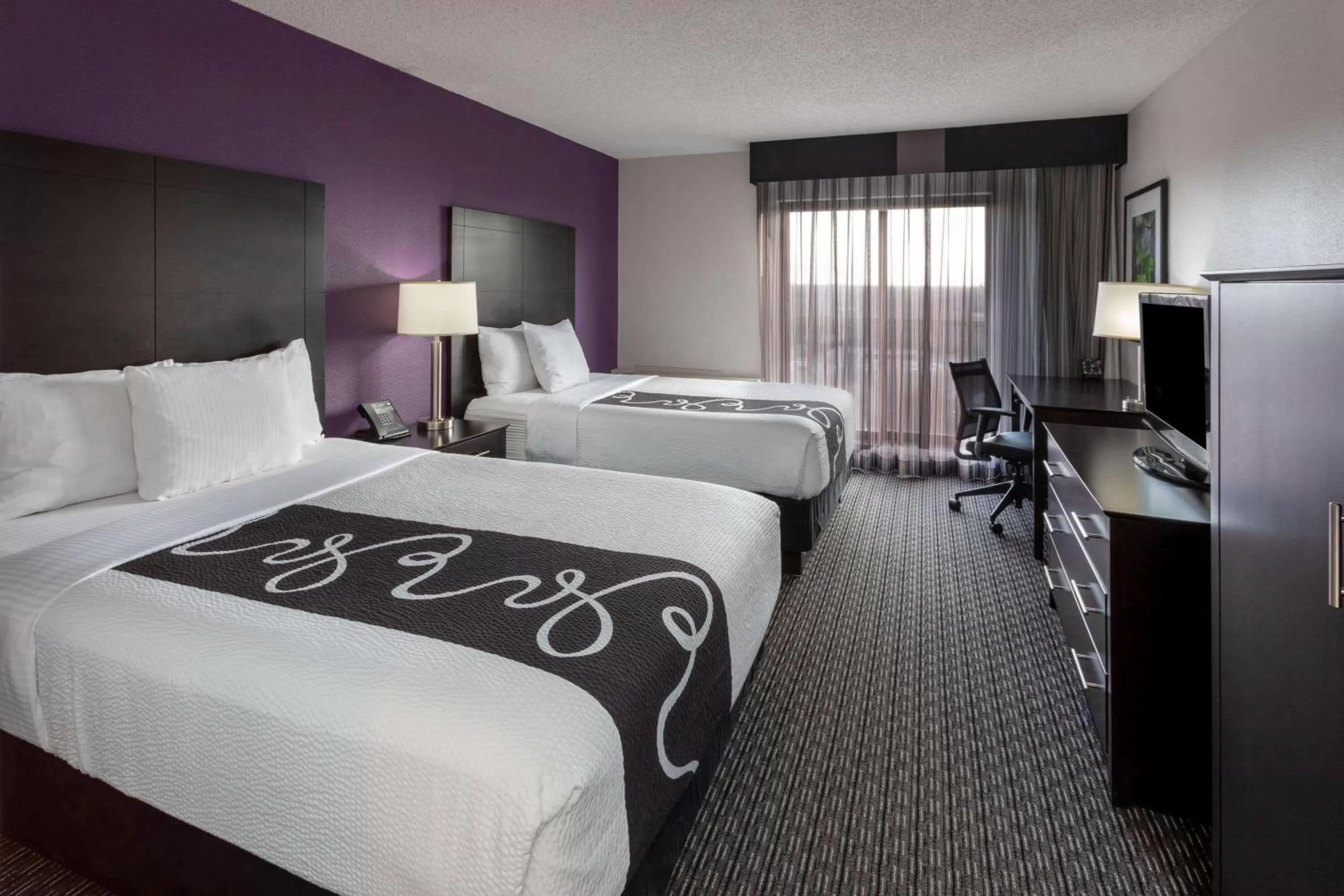 Photo of the whole room, Bed in La Quinta by Wyndham Minneapolis Bloomington W - FREE AIRPORT SHUTTLE