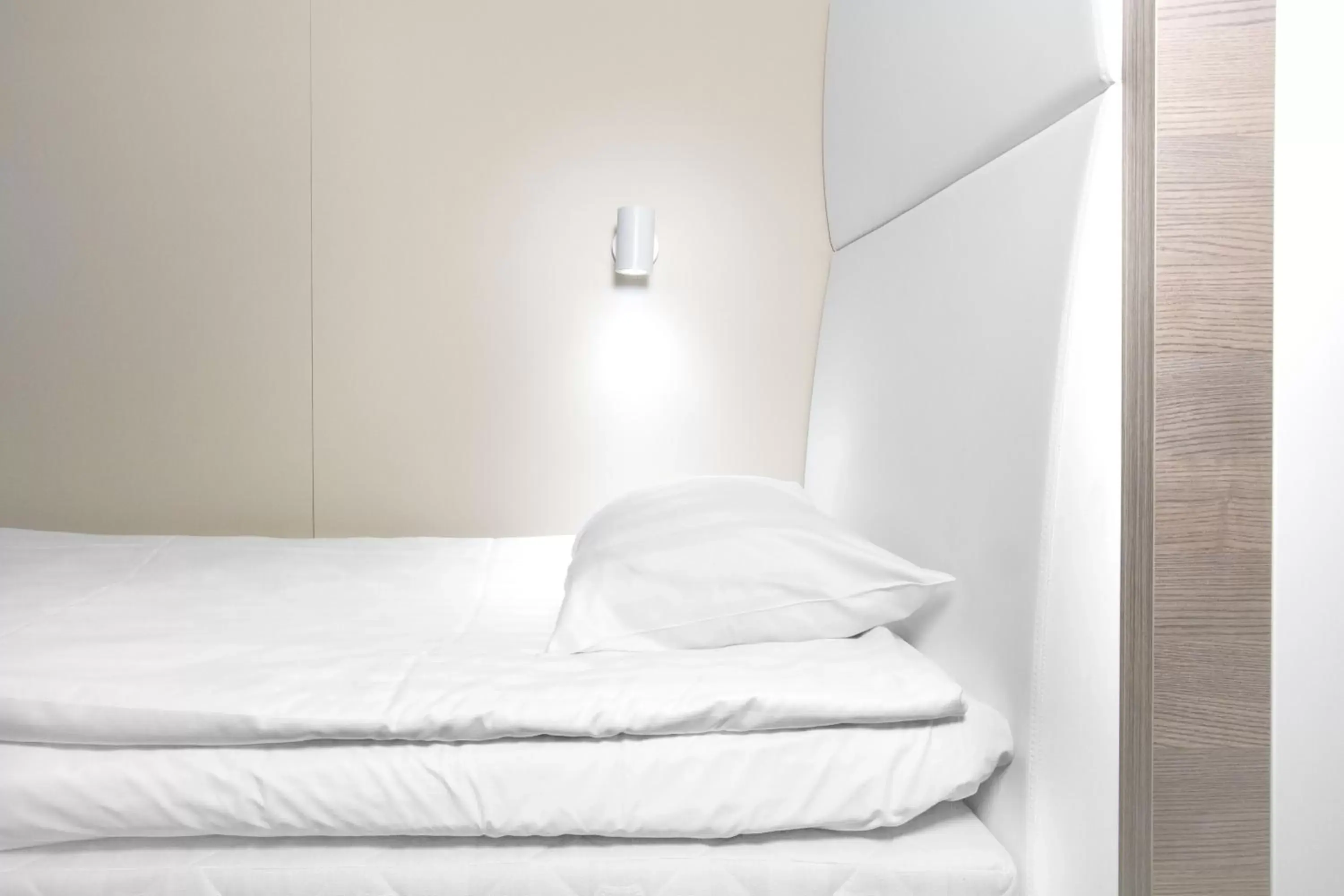 Bed in Omena Hotel Helsinki Lönnrotinkatu Bed in Omena Hotel Helsinki Lönnrotinkatu