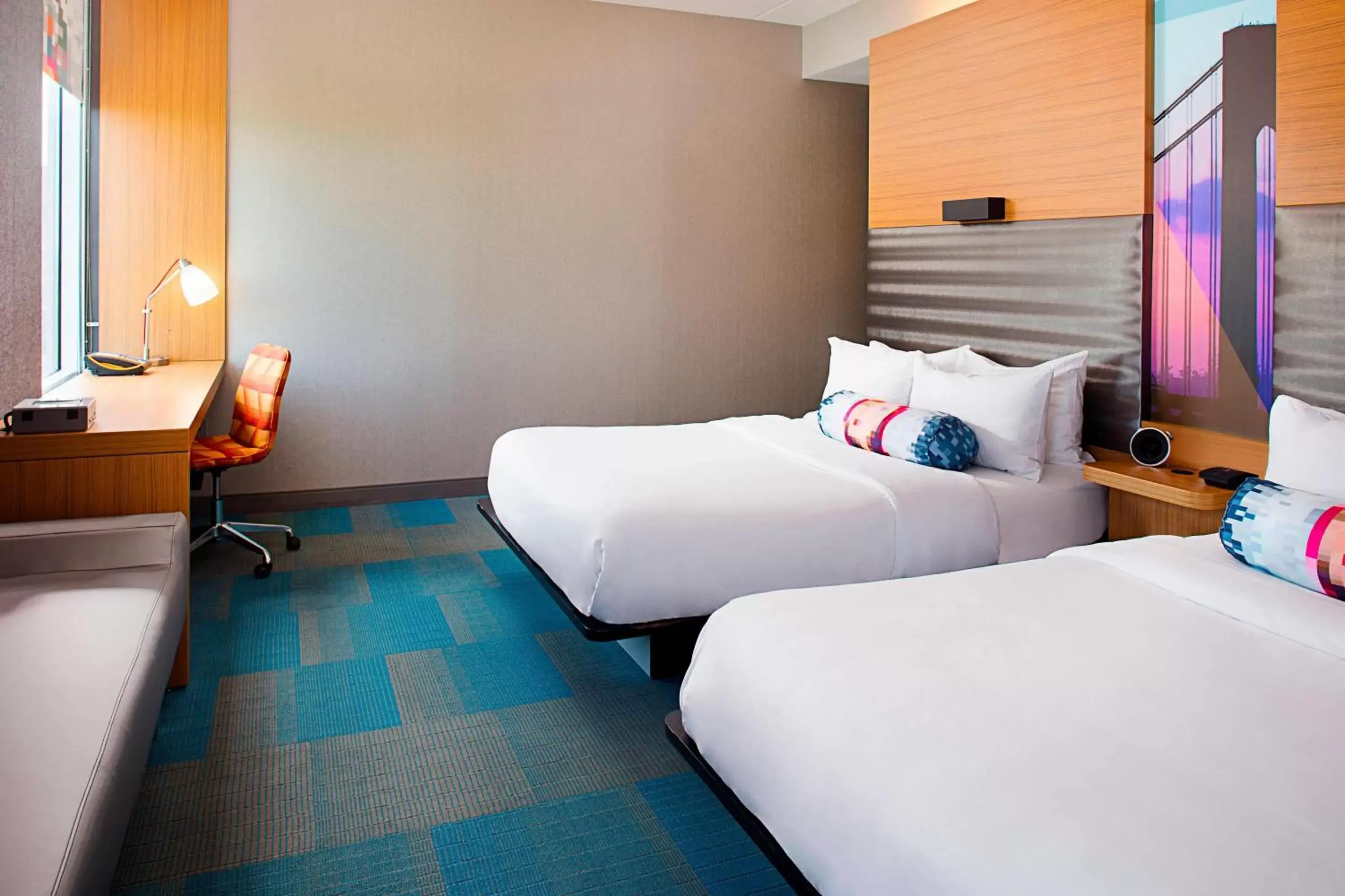 Photo of the whole room, Bed in Aloft Philadelphia Airport