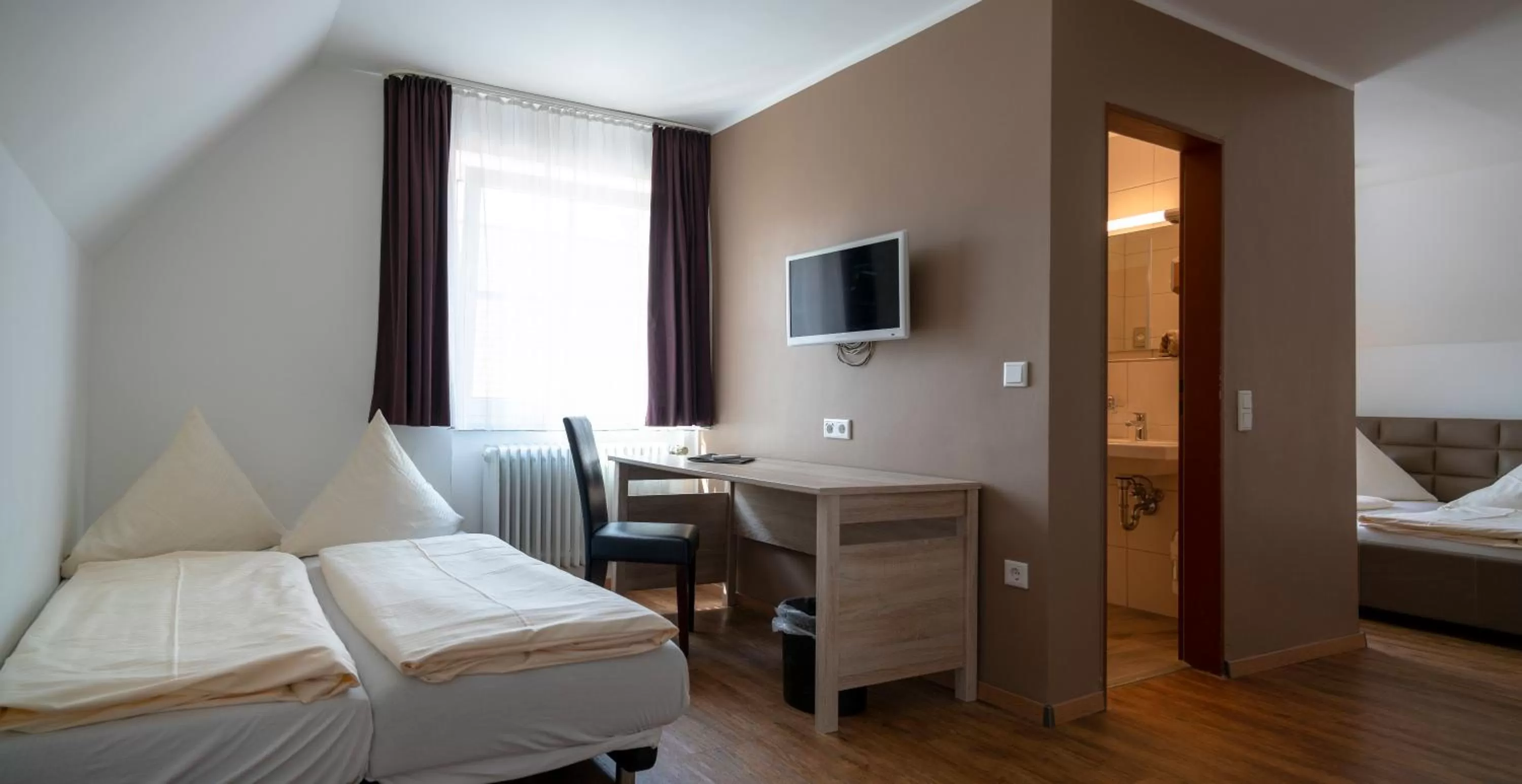 Photo of the whole room, Bed in Landgasthof Mörsbergei