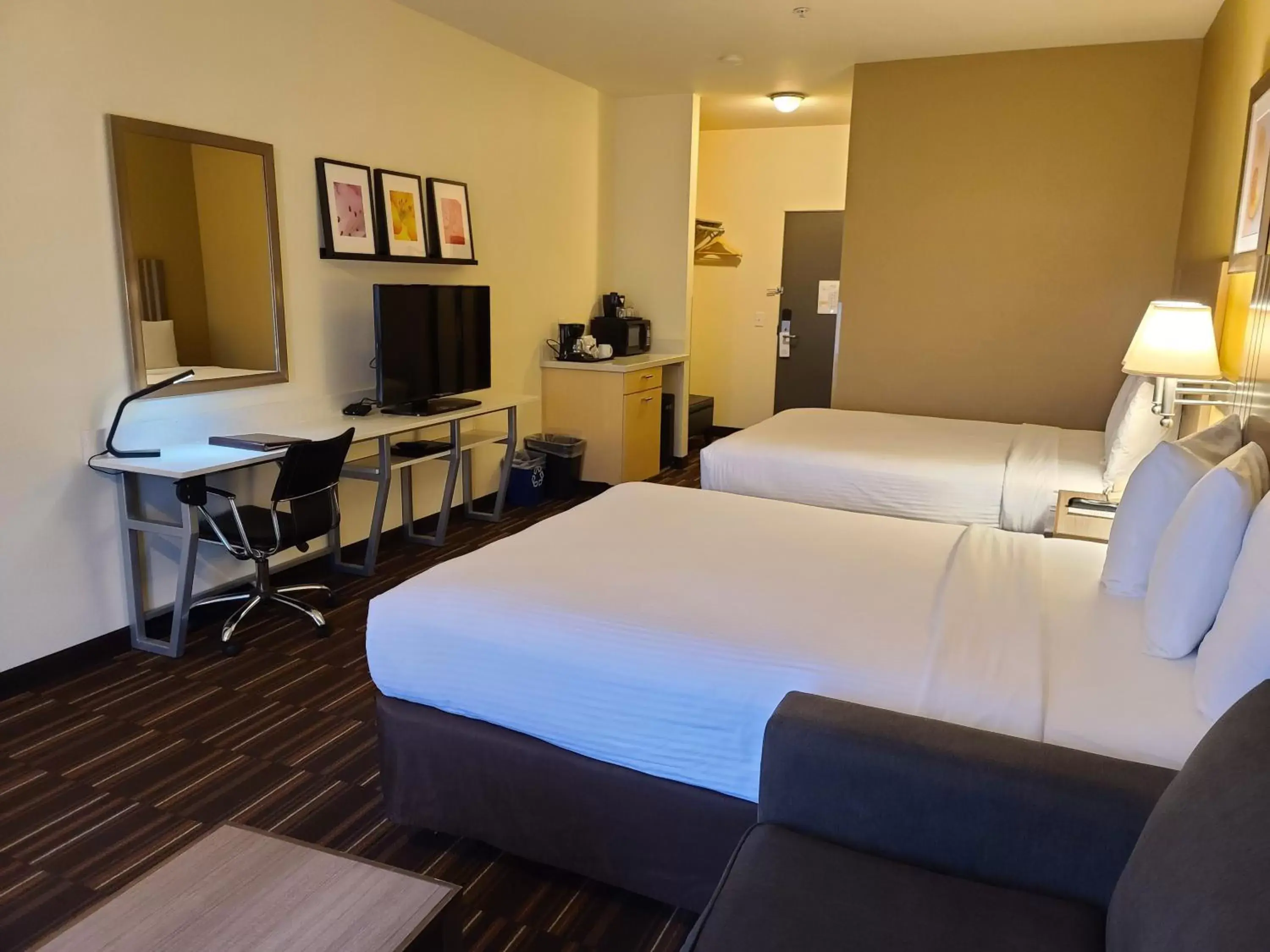 Standard Queen Room with Two Queen Beds in Inn at Wecoma Standard Queen Room with Two Queen Beds in Inn at Wecoma