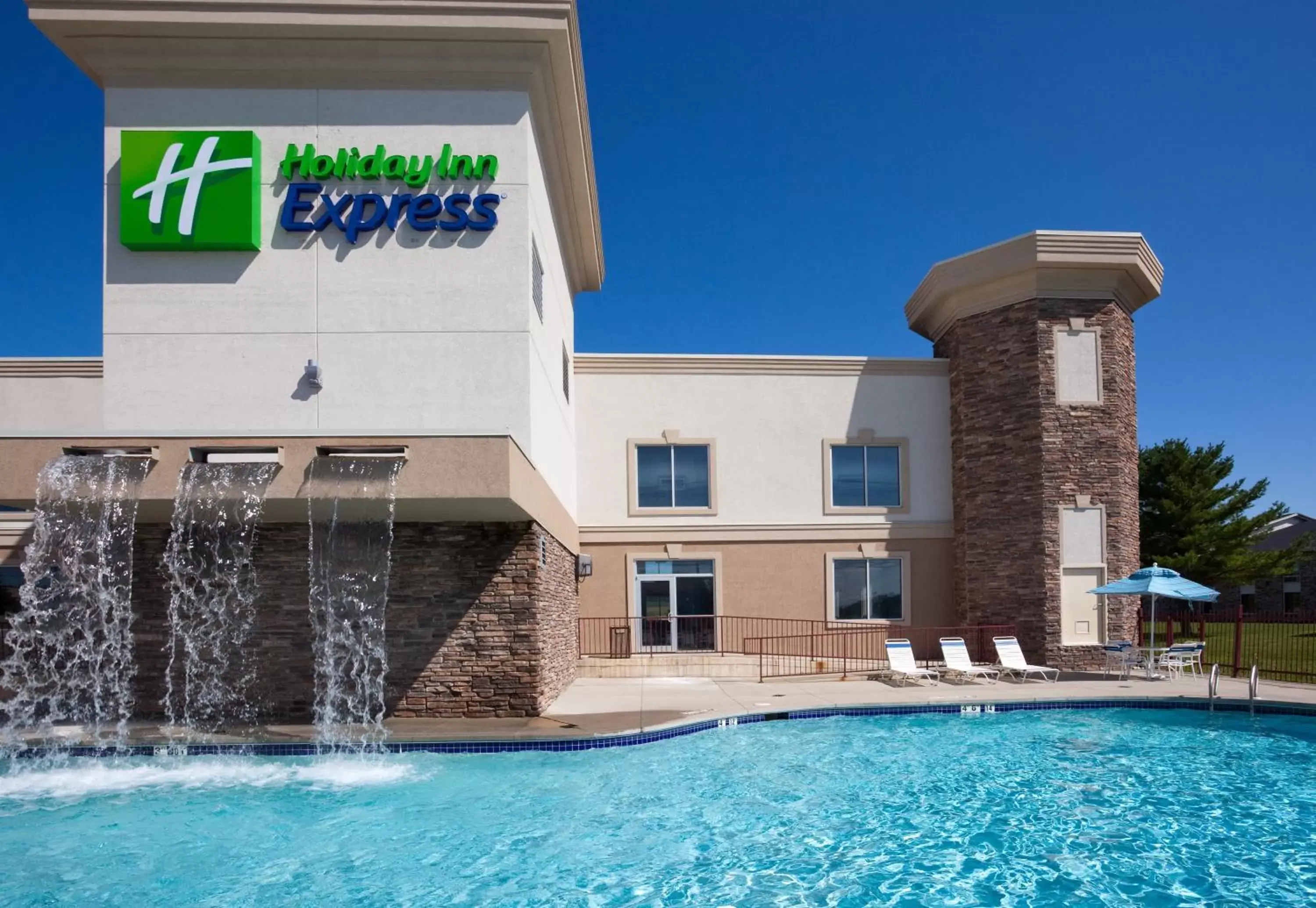 Property building in Holiday Inn Express Wisconsin Dells by IHG Property building in Holiday Inn Express Wisconsin Dells by IHG