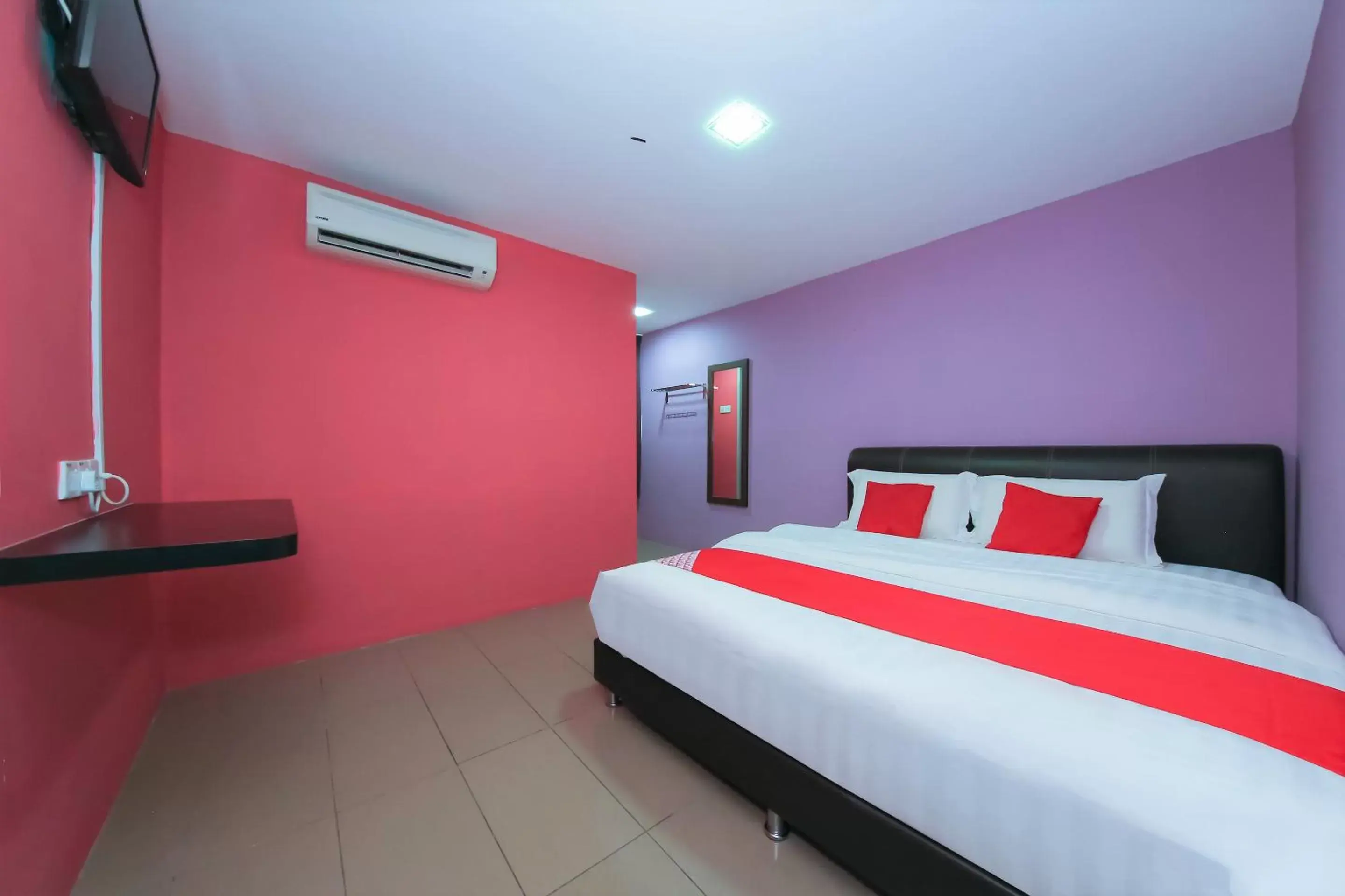 Bedroom, Bed in OYO 89650 Inn Hotel