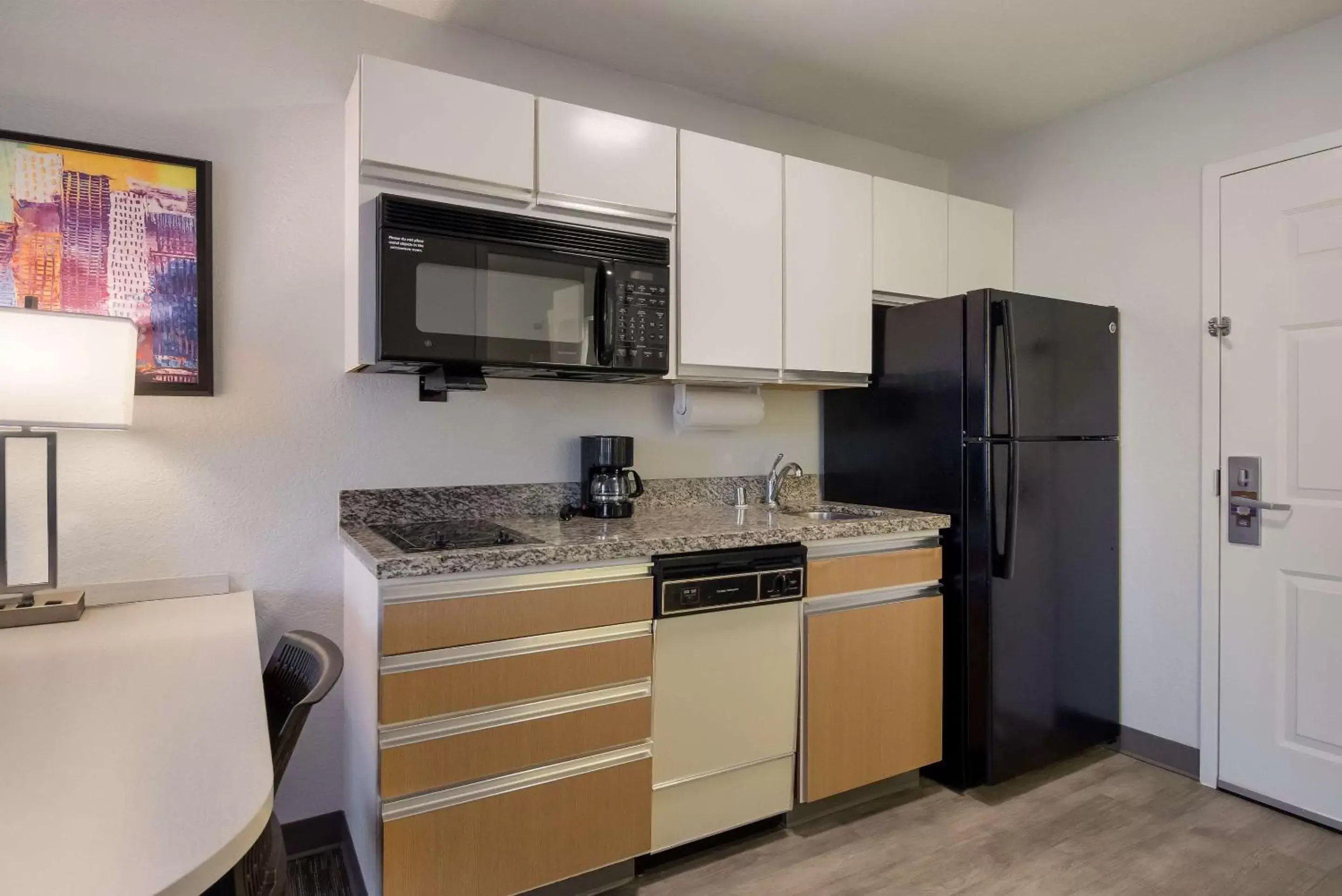 Bedroom, Kitchen/Kitchenette in MainStay Suites Omaha Old Mill