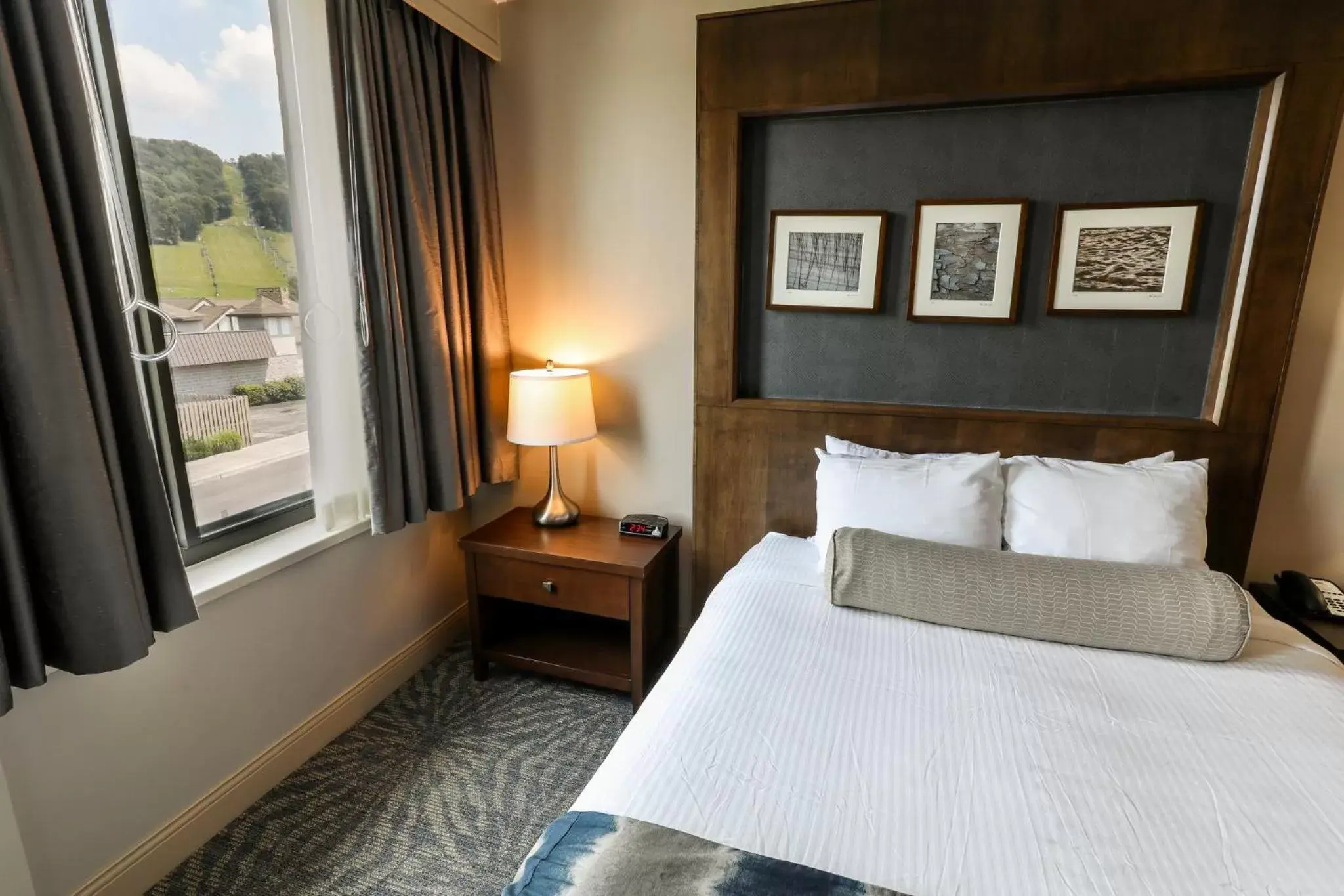 Photo of the whole room, Bed in Liberty Mountain Resort