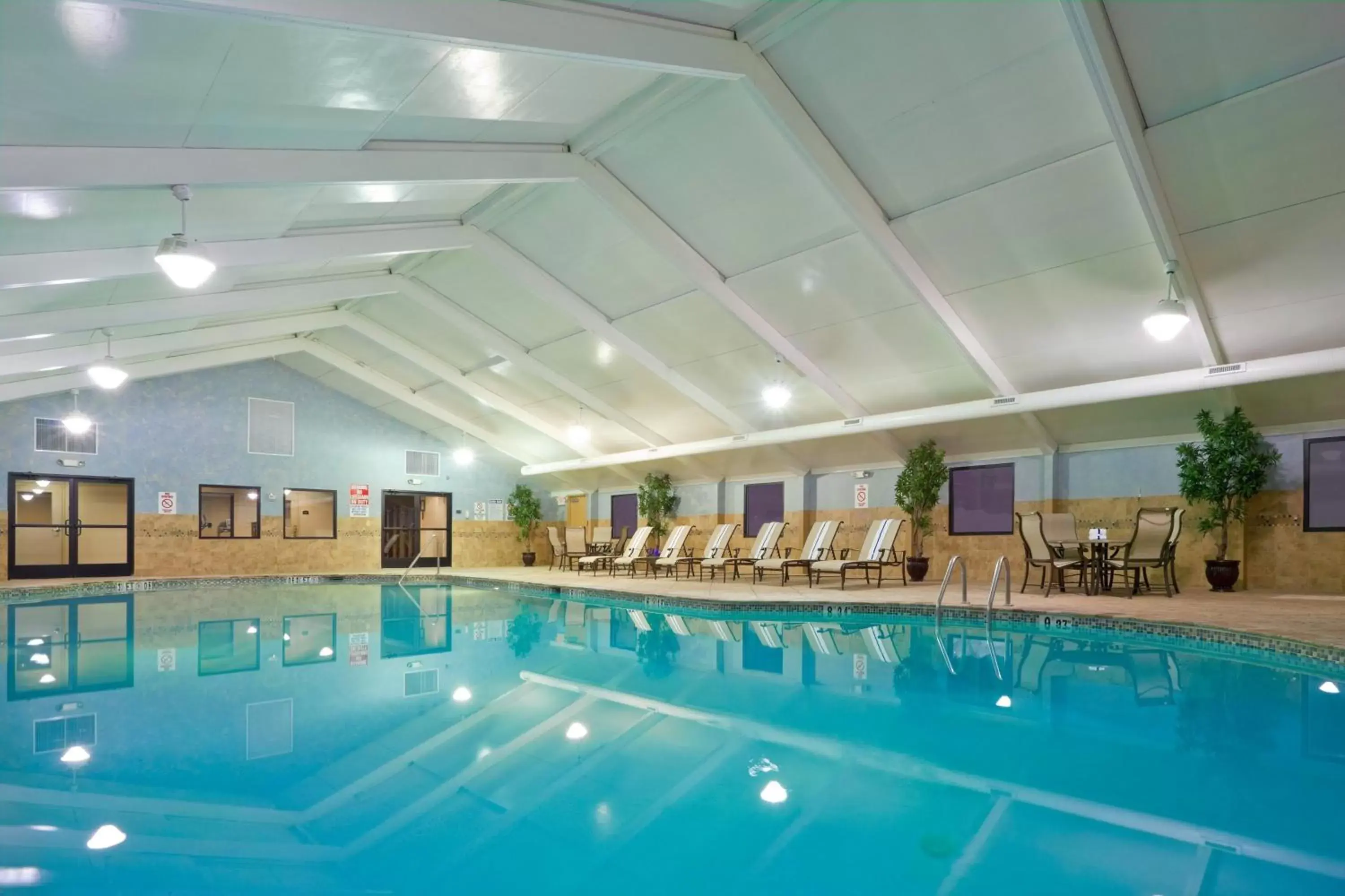 Swimming Pool in Holiday Inn South Plainfield-Piscataway, an IHG Hotel