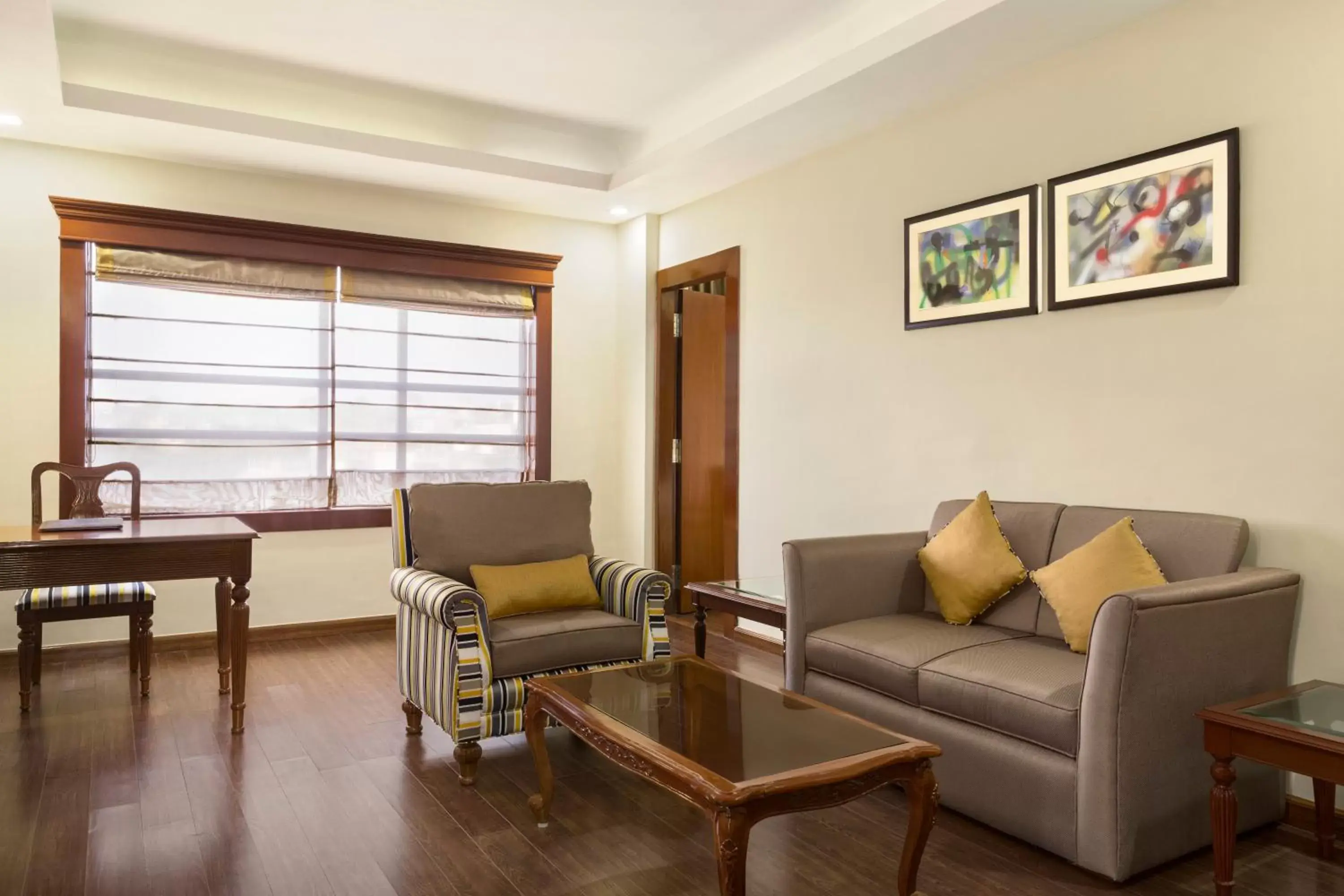 Living room in Ramada Jamshedpur Bistupur