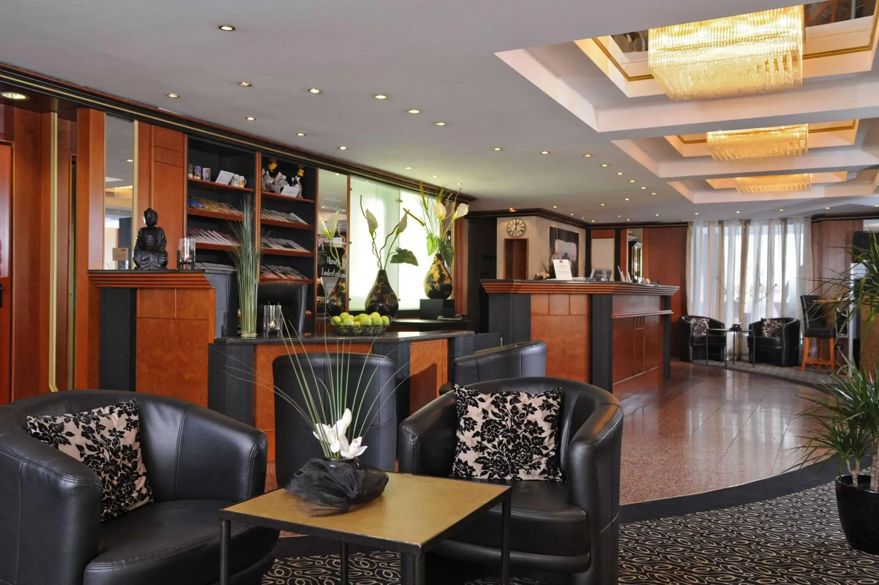 Lounge or bar, Lobby/Reception in Best Western Hotel zur Post