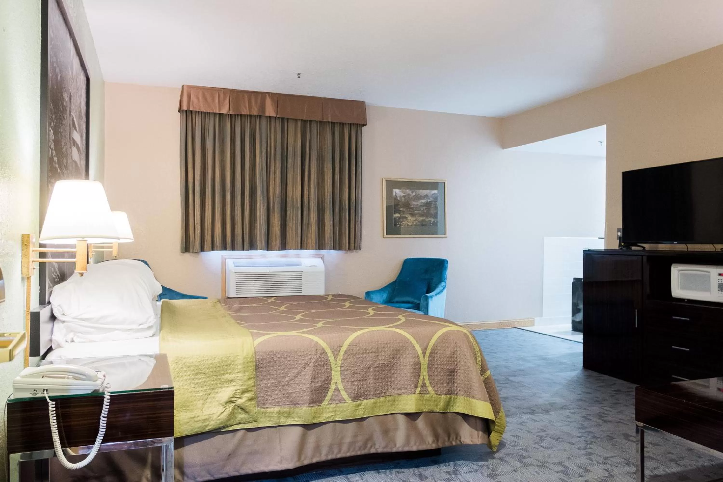 Bed in Super 8 by Wyndham Uniontown PA