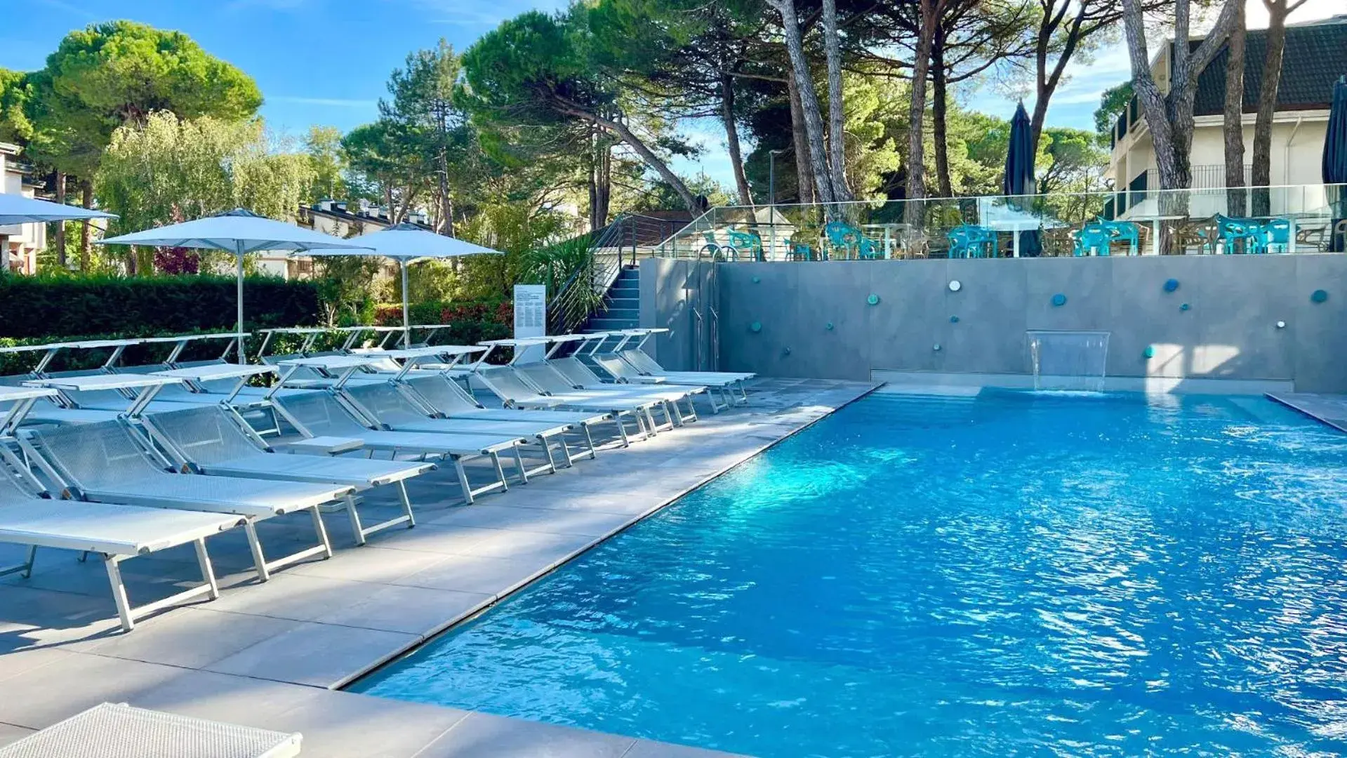 Swimming Pool in Hotel President