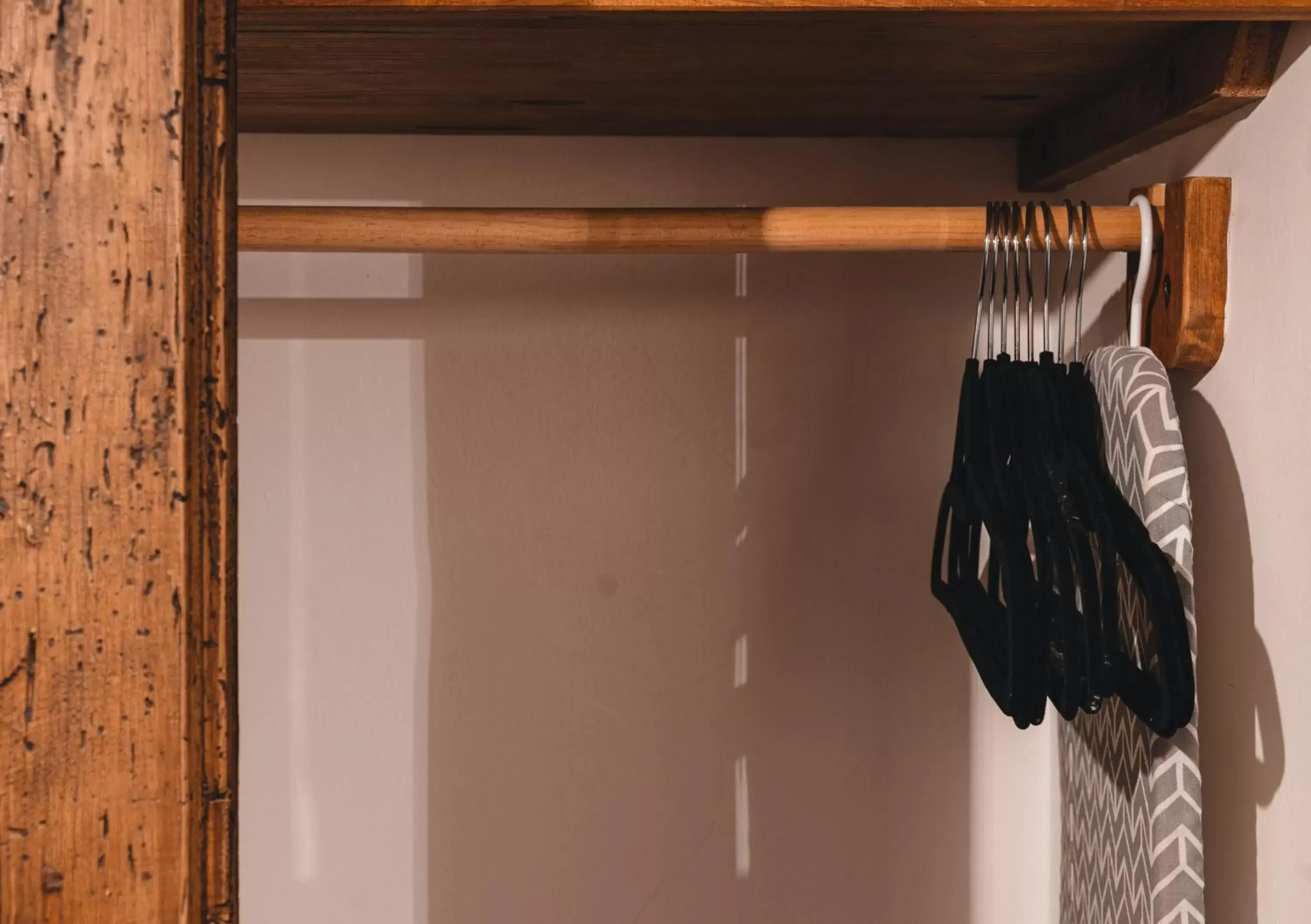 wardrobe in El Edén Hotel Boutique