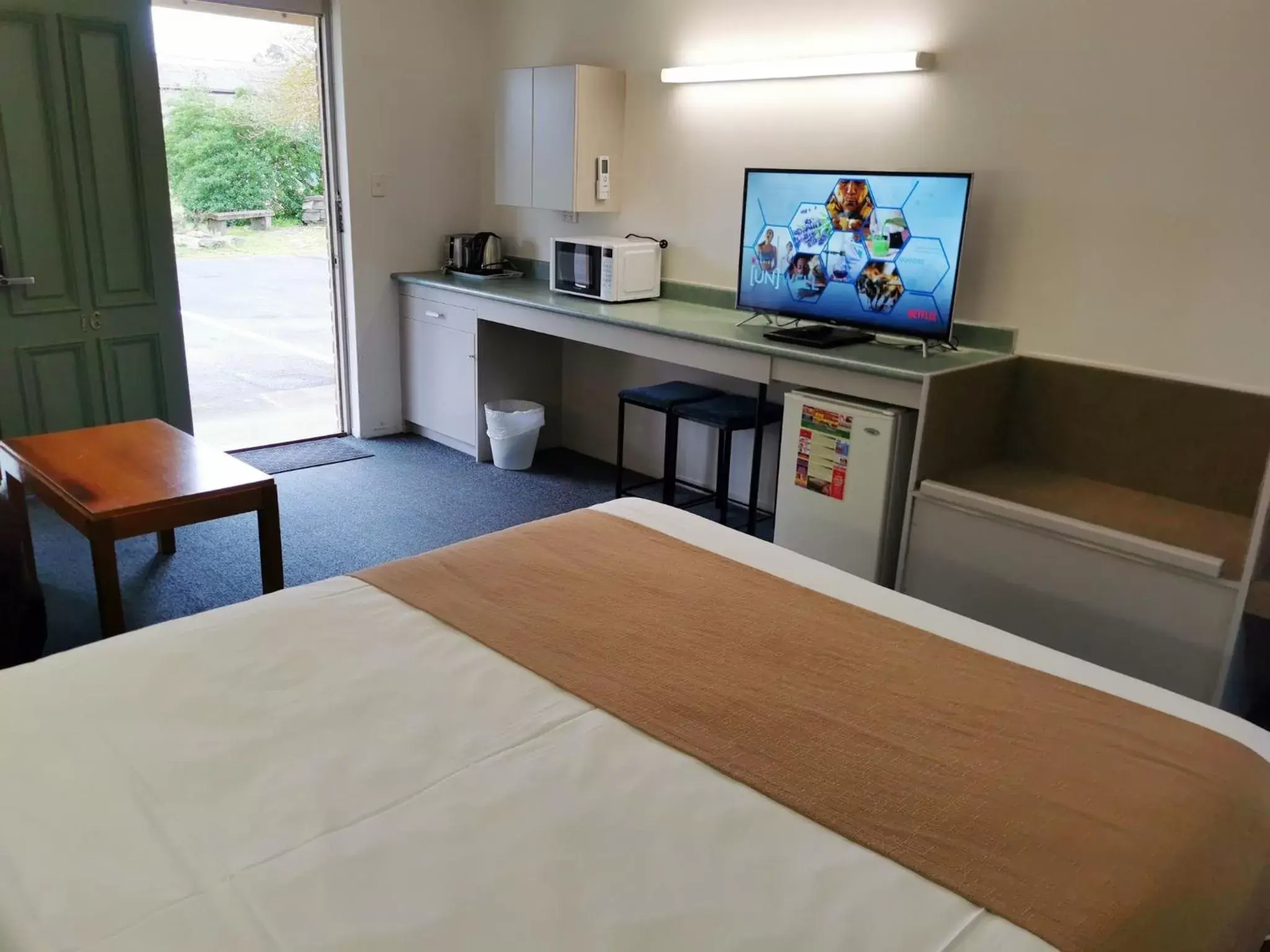 TV and multimedia, TV/Entertainment Center in Ballarat Eureka Lodge Motel