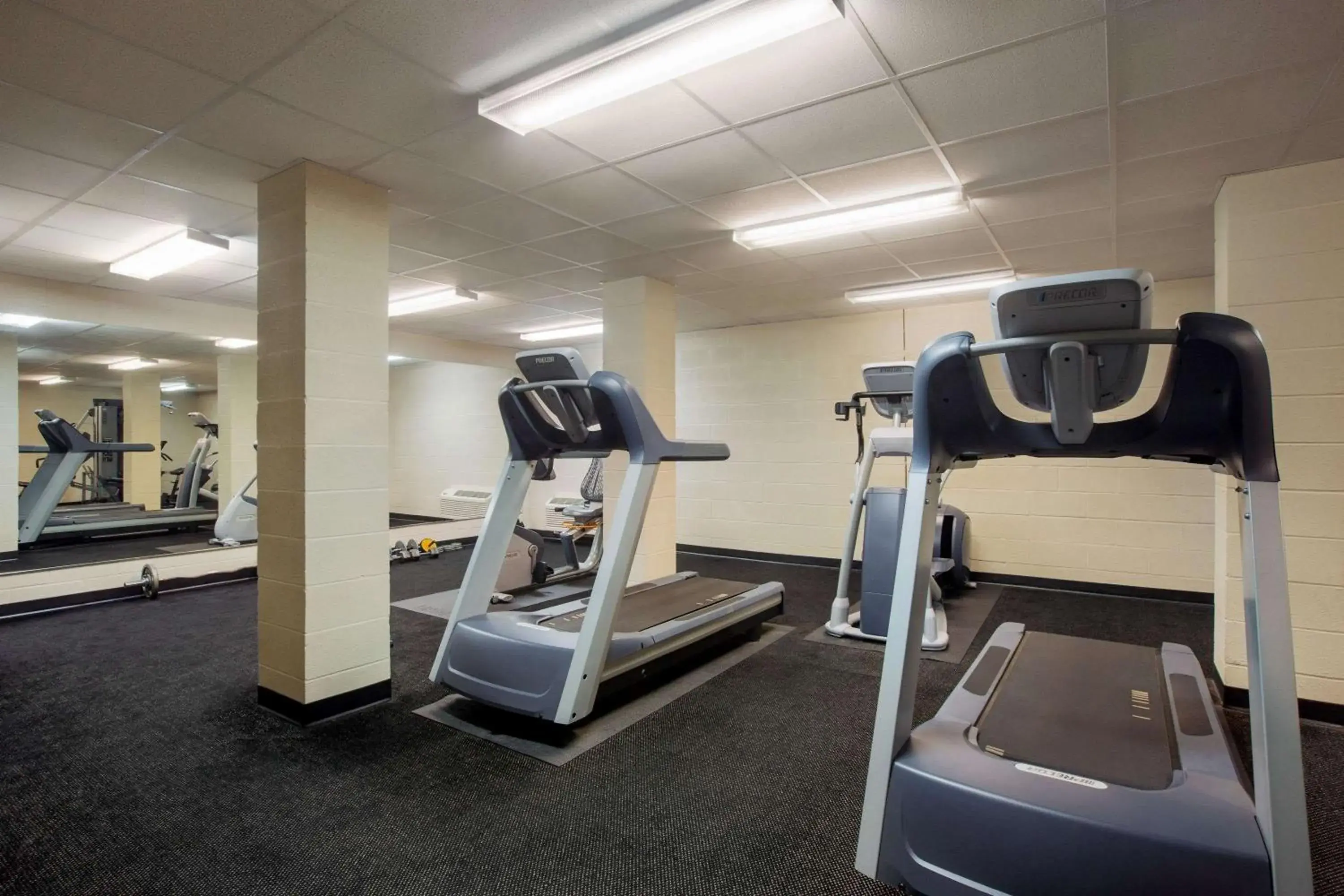 Fitness centre/facilities, Fitness Center/Facilities in Travelodge by Wyndham Livonia