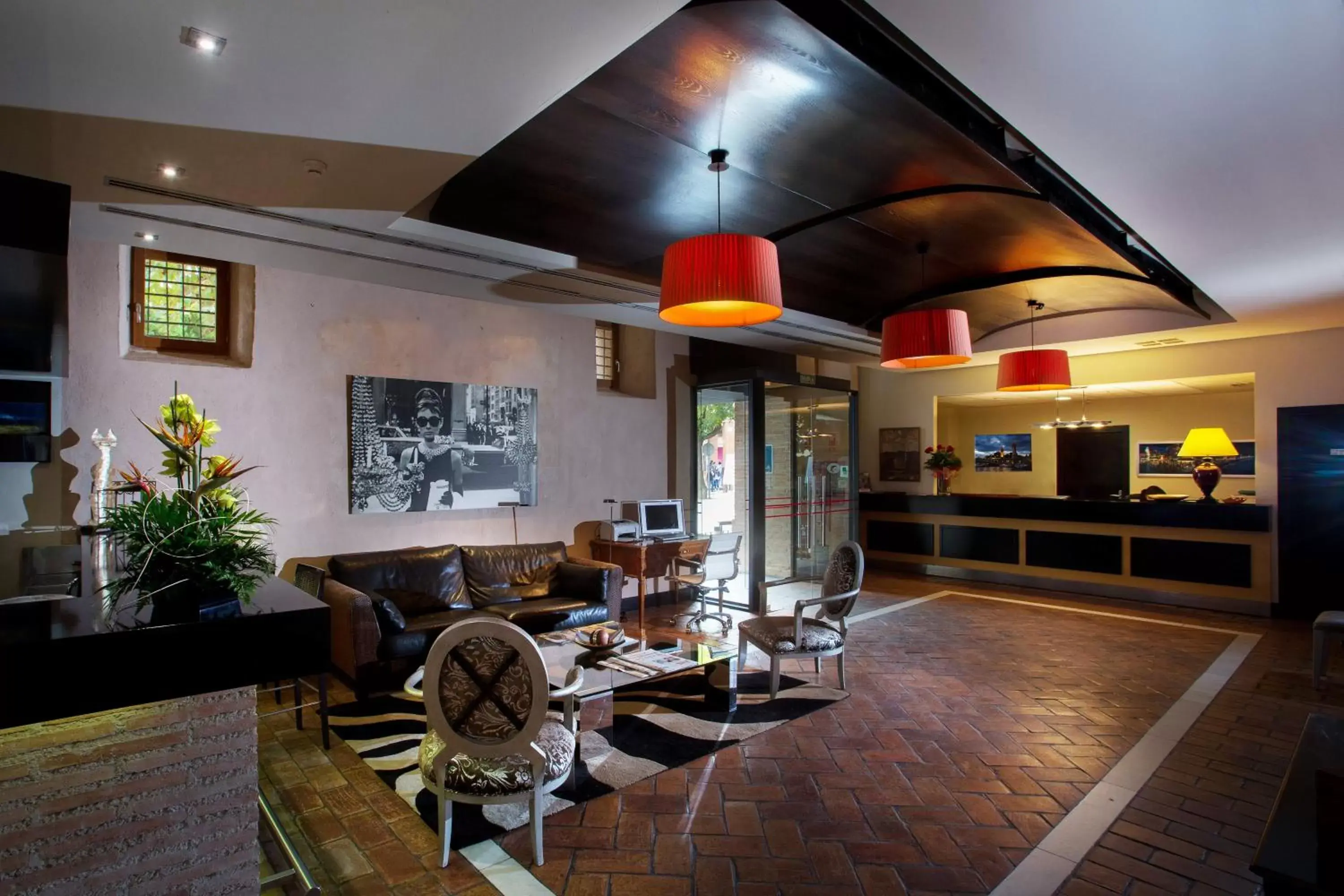 Lounge or bar, Lobby/Reception in Hotel Monasterio Benedictino
