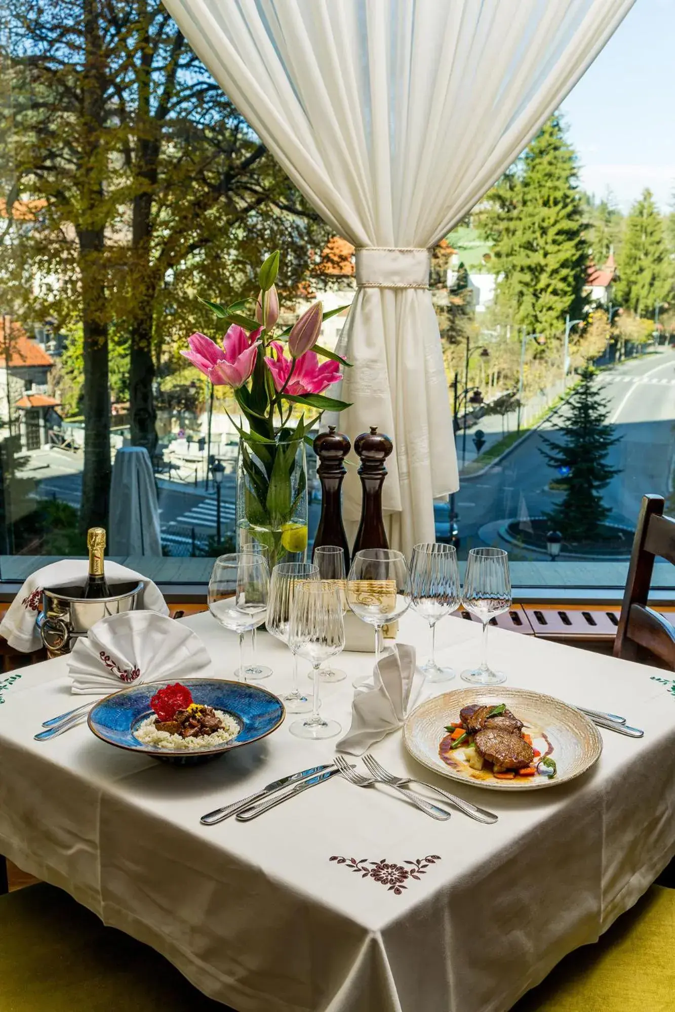 Restaurant/Places to Eat in International Sinaia