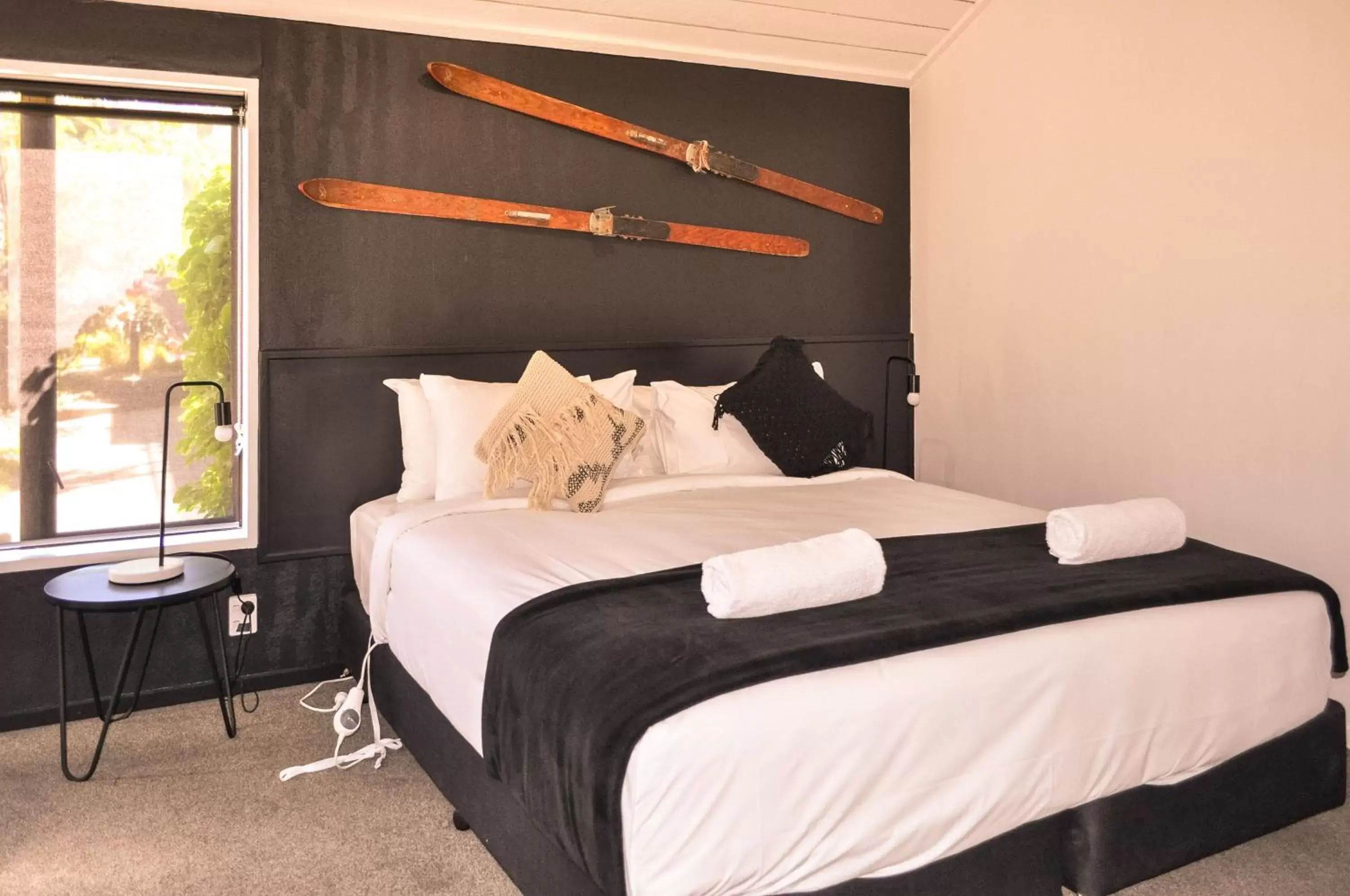 Bedroom, Bed in The Lofts Apartments