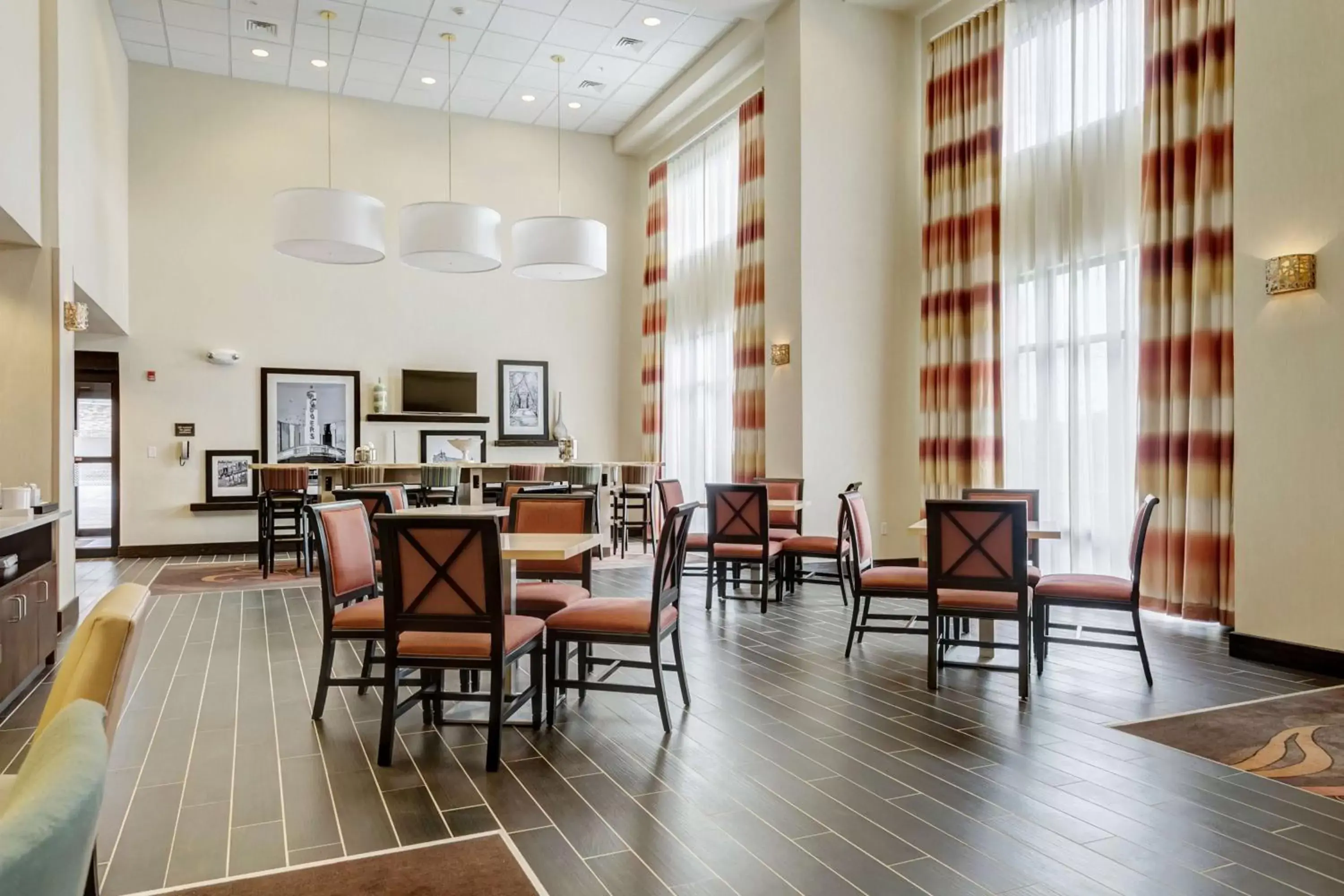 Lobby or reception, Restaurant/Places to Eat in Hampton Inn Poplar Bluff