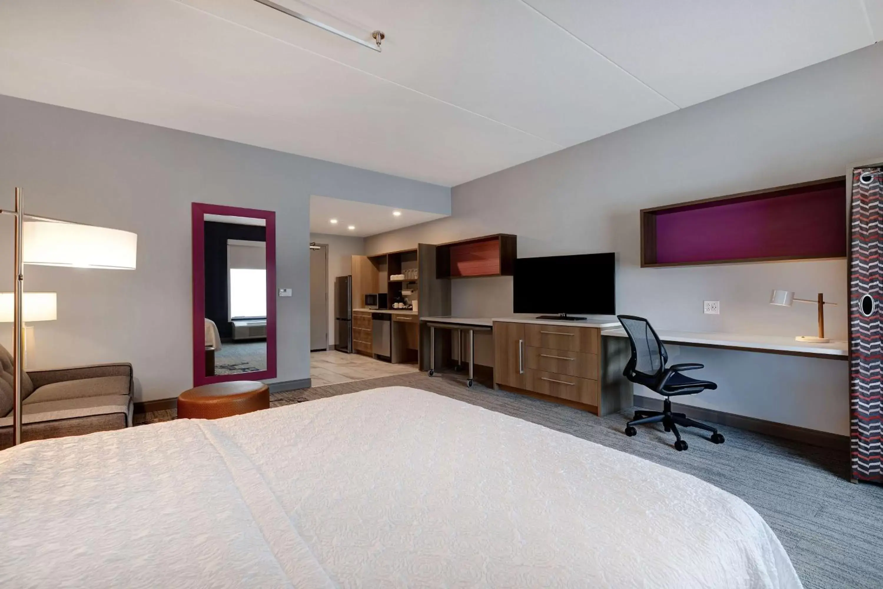 Living room, TV/Entertainment Center in Home2 Suites By Hilton Nashville Downtown-Metrocenter