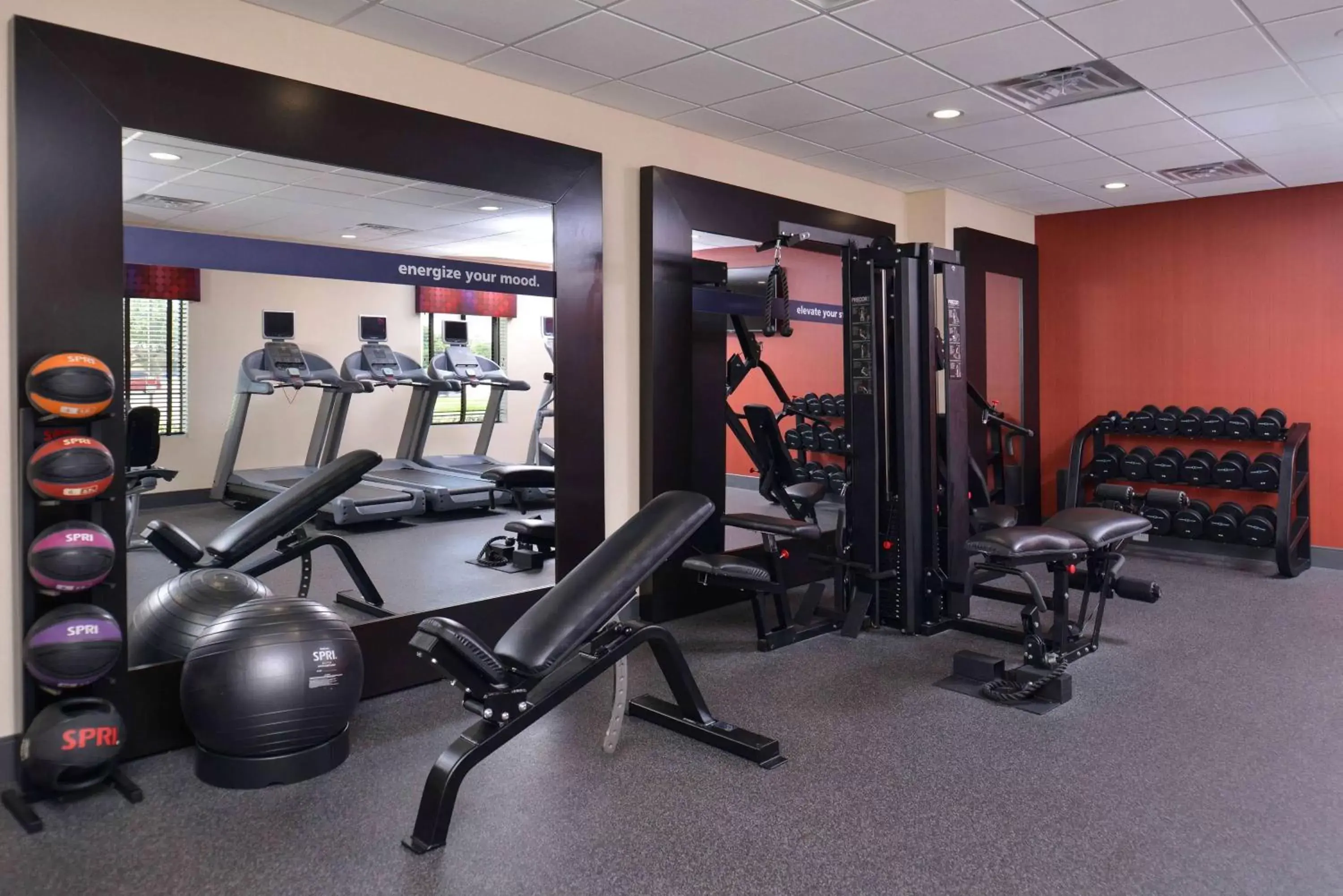 Fitness centre/facilities, Fitness Center/Facilities in Hampton Inn & Suites Dallas Market Center