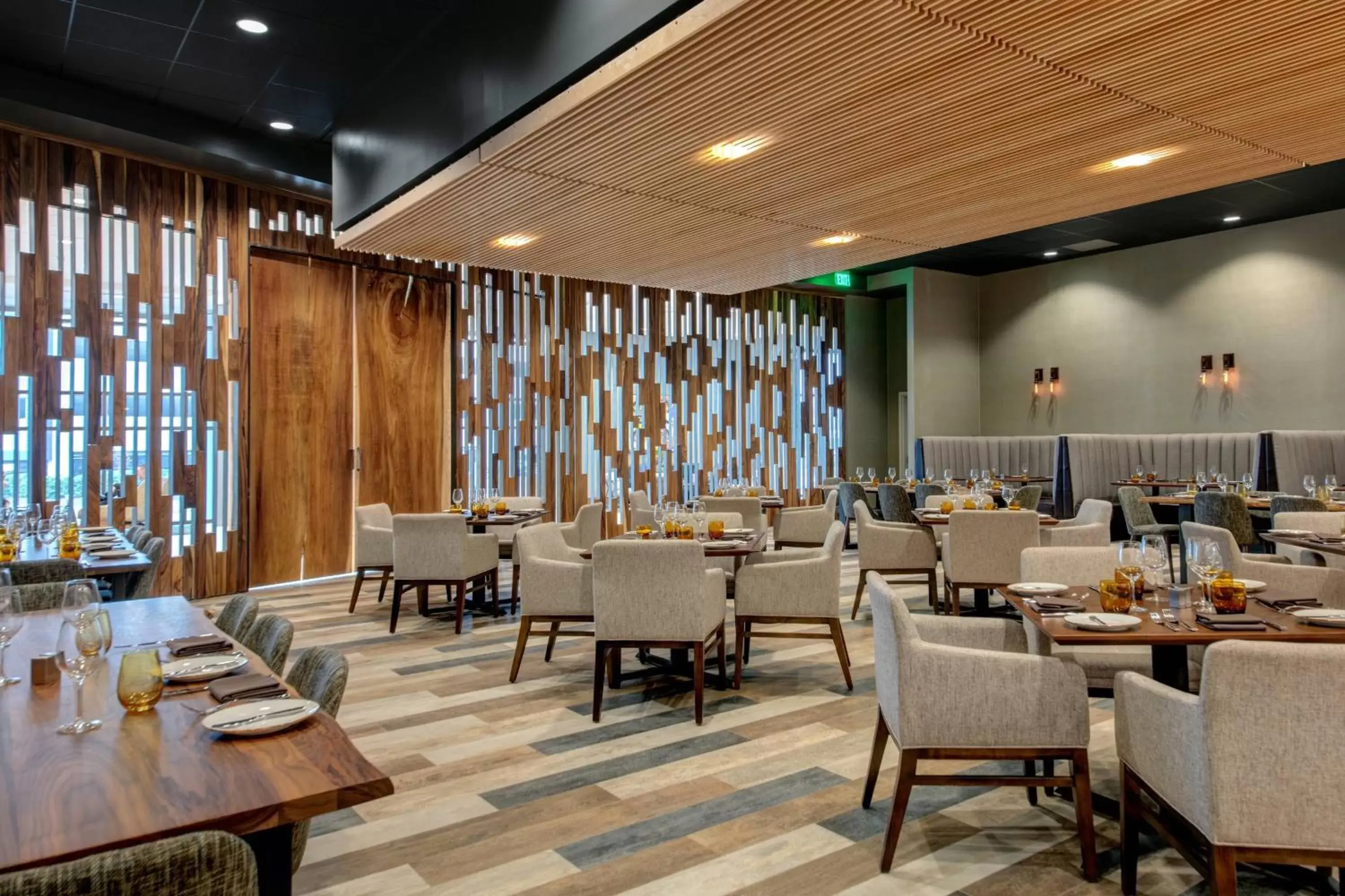 Kitchen or kitchenette, Restaurant/Places to Eat in Marriott Dallas Allen Hotel & Convention Center
