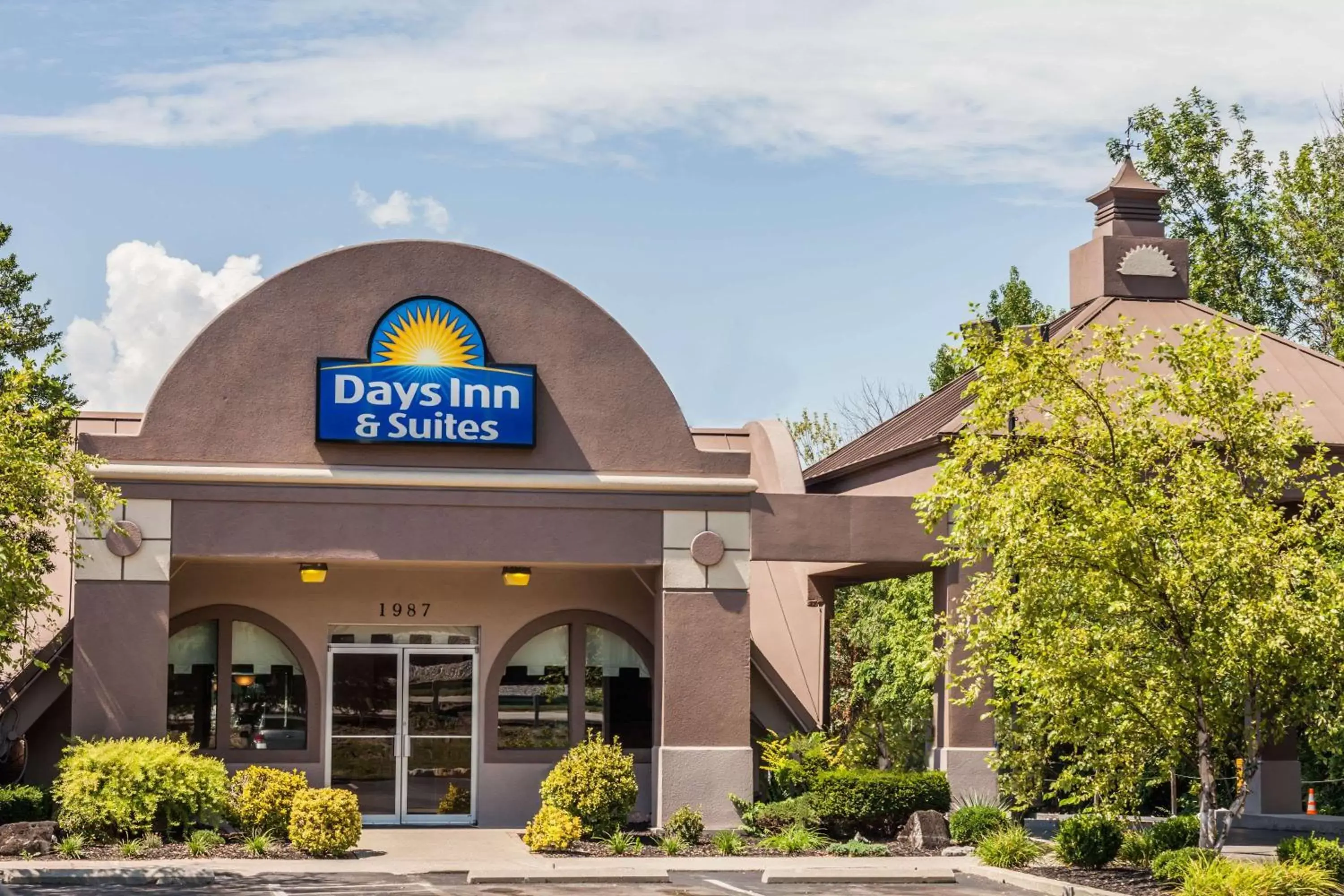 Property building in Days Inn & Suites by Wyndham Lexington