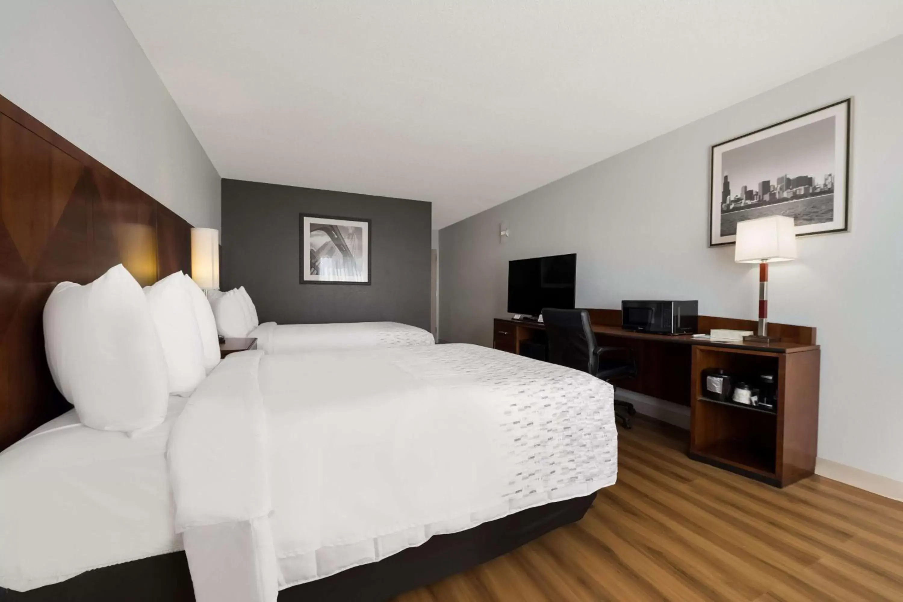 Bedroom, Bed in SureStay Hotel by Best Western Rockford East