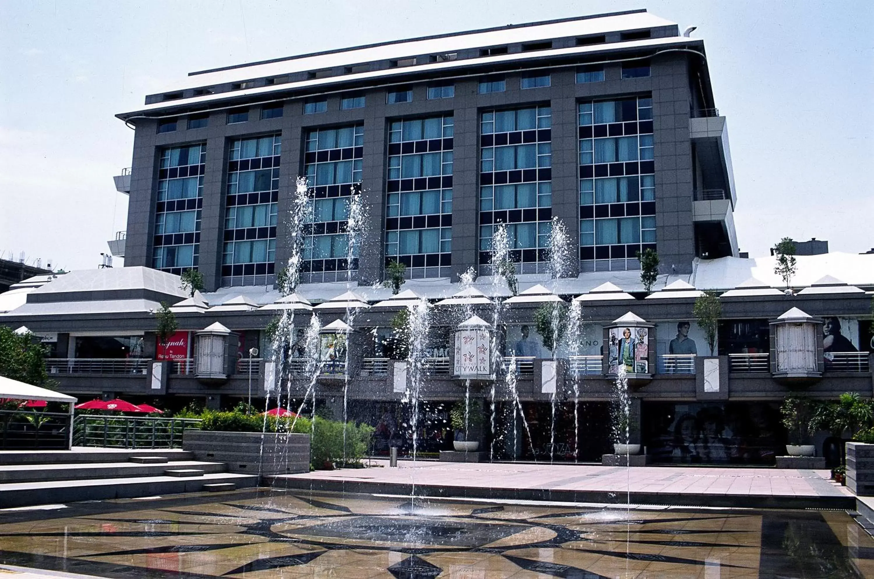 Facade/entrance, Property Building in Svelte Hotel and Personal Suites